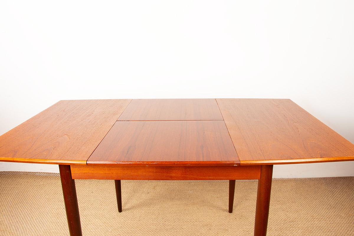 Piccolo tavolo danese quadrato/oblungo allungabile in teak per pranzare o giocare a carte, anni '60. in vendita 4