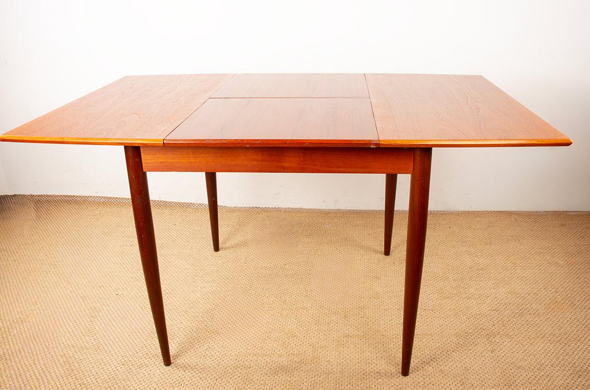 Piccolo tavolo danese quadrato/oblungo allungabile in teak per pranzare o giocare a carte, anni '60. in vendita 5