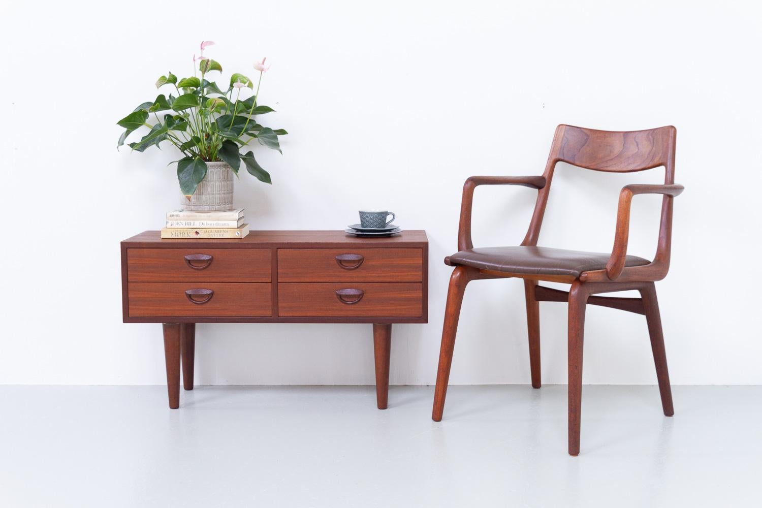Small Danish Teak Chest of Drawers by Kai Kristiansen for FM, 1960s. For Sale 6