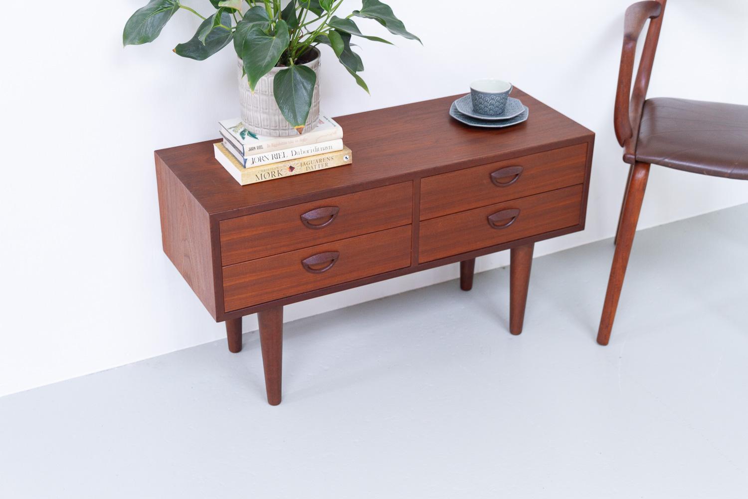 Small Danish Teak Chest of Drawers by Kai Kristiansen for FM, 1960s. For Sale 7