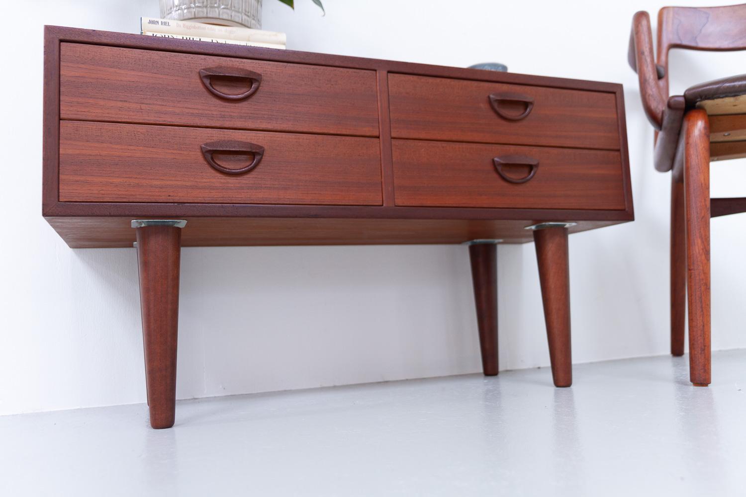 Small Danish Teak Chest of Drawers by Kai Kristiansen for FM, 1960s. For Sale 10