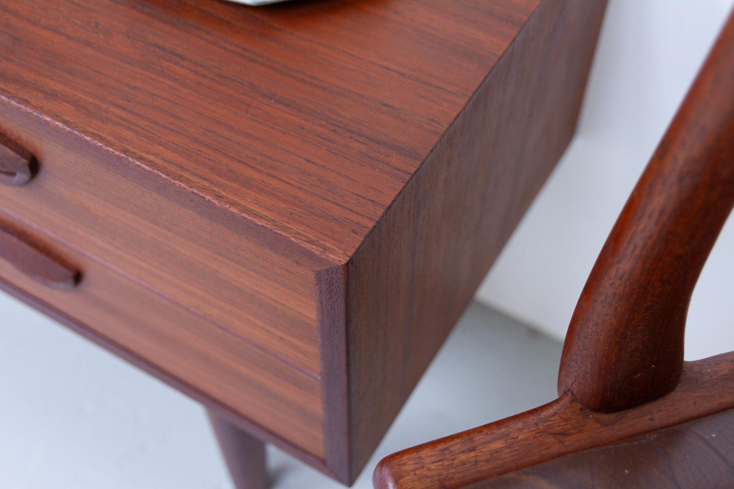 Small Danish Teak Chest of Drawers by Kai Kristiansen for FM, 1960s. For Sale 13
