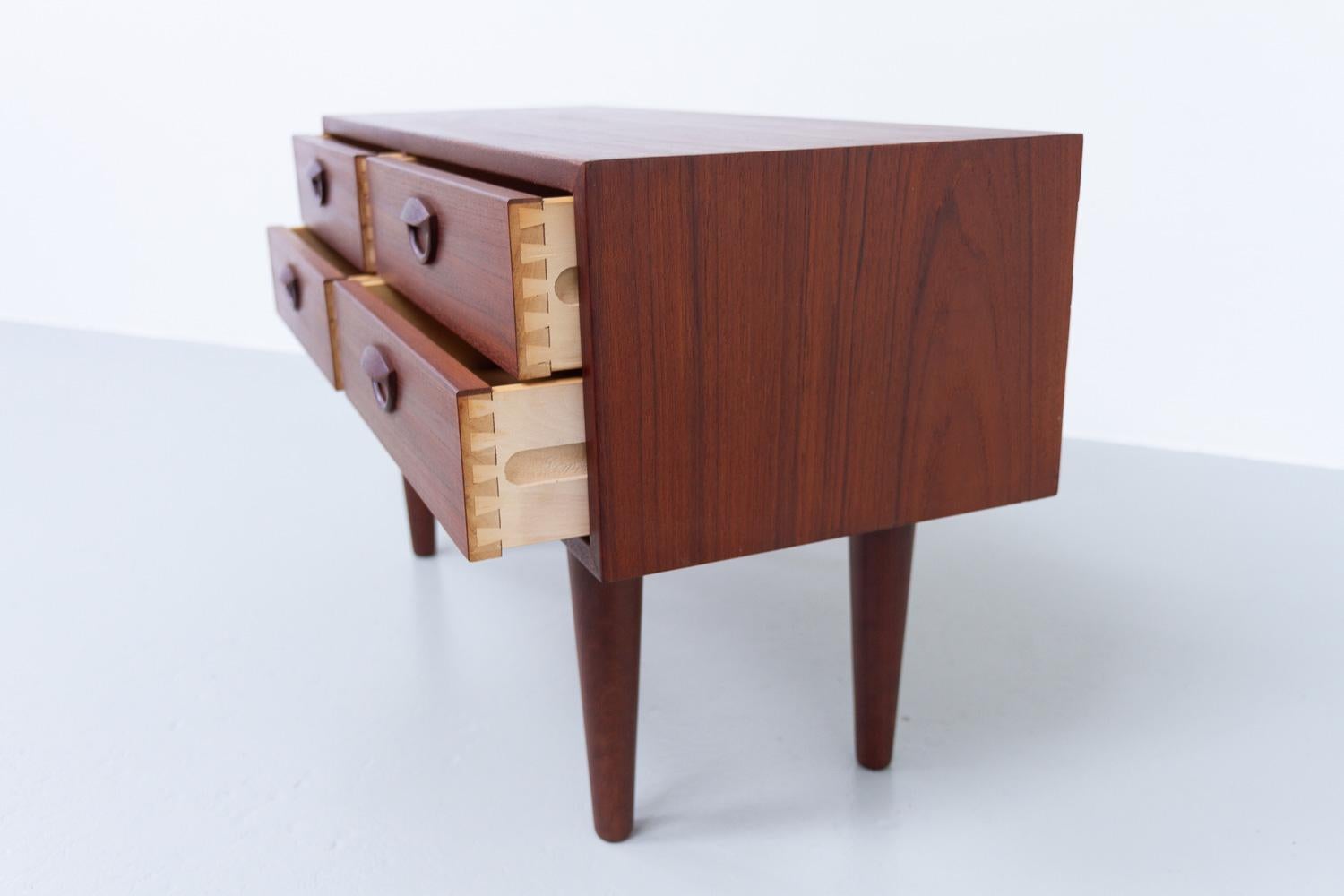 Small Danish Teak Chest of Drawers by Kai Kristiansen for FM, 1960s. For Sale 3