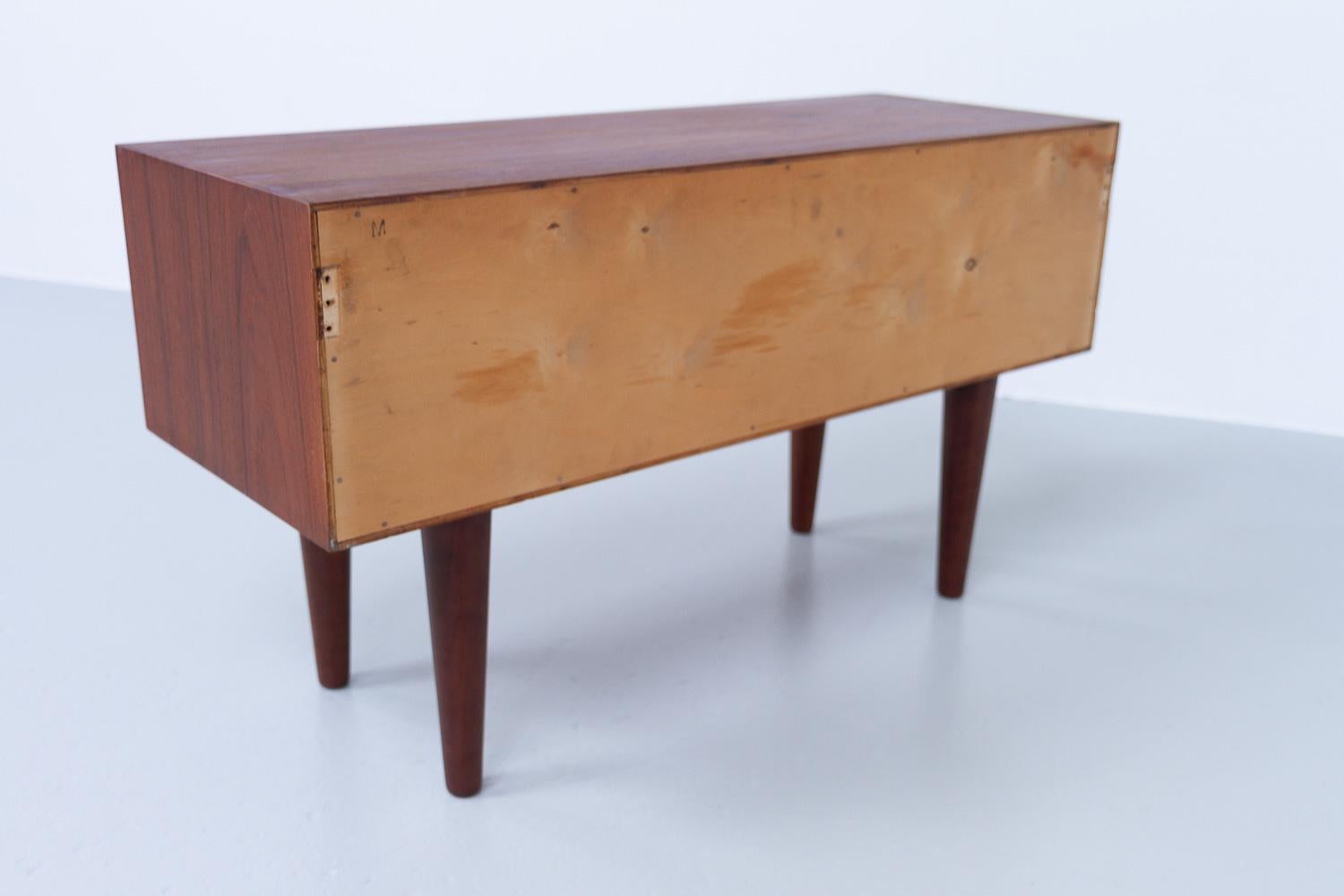Small Danish Teak Chest of Drawers by Kai Kristiansen for FM, 1960s. For Sale 4