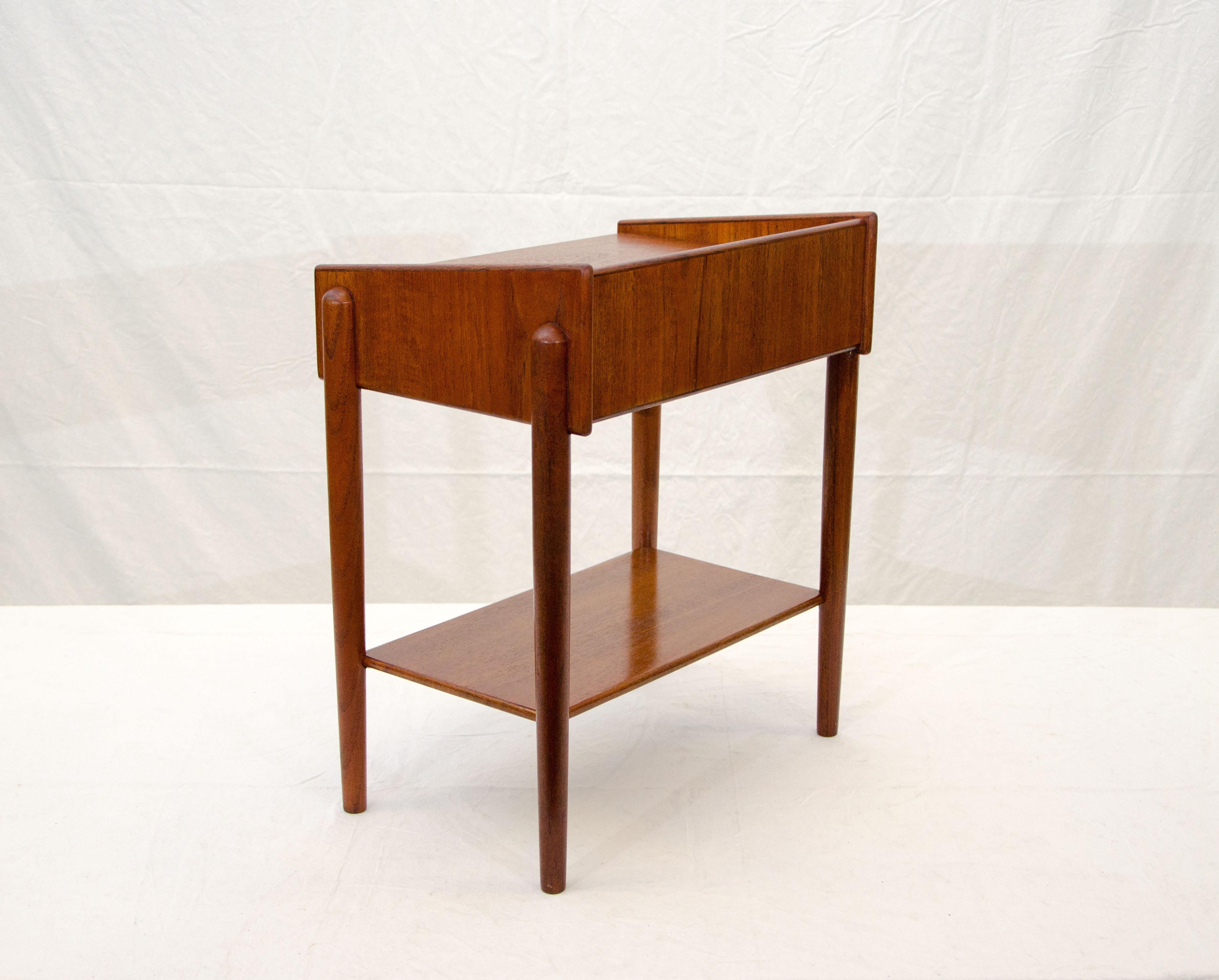 Small Danish Teak Nightstand or End Table In Good Condition In Crockett, CA