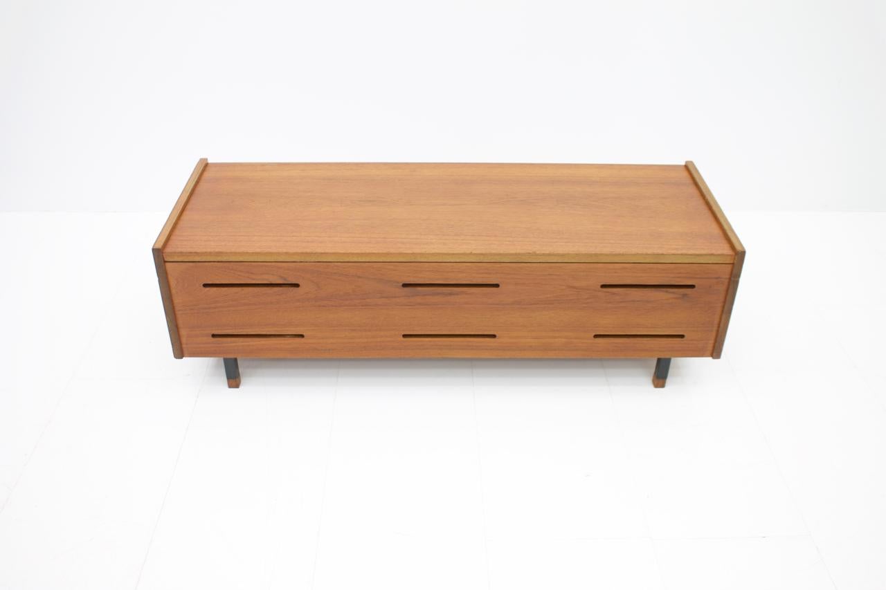 Small Danish Teak Sideboard Bench Shoe Cabinet, 1960s In Good Condition In Frankfurt / Dreieich, DE