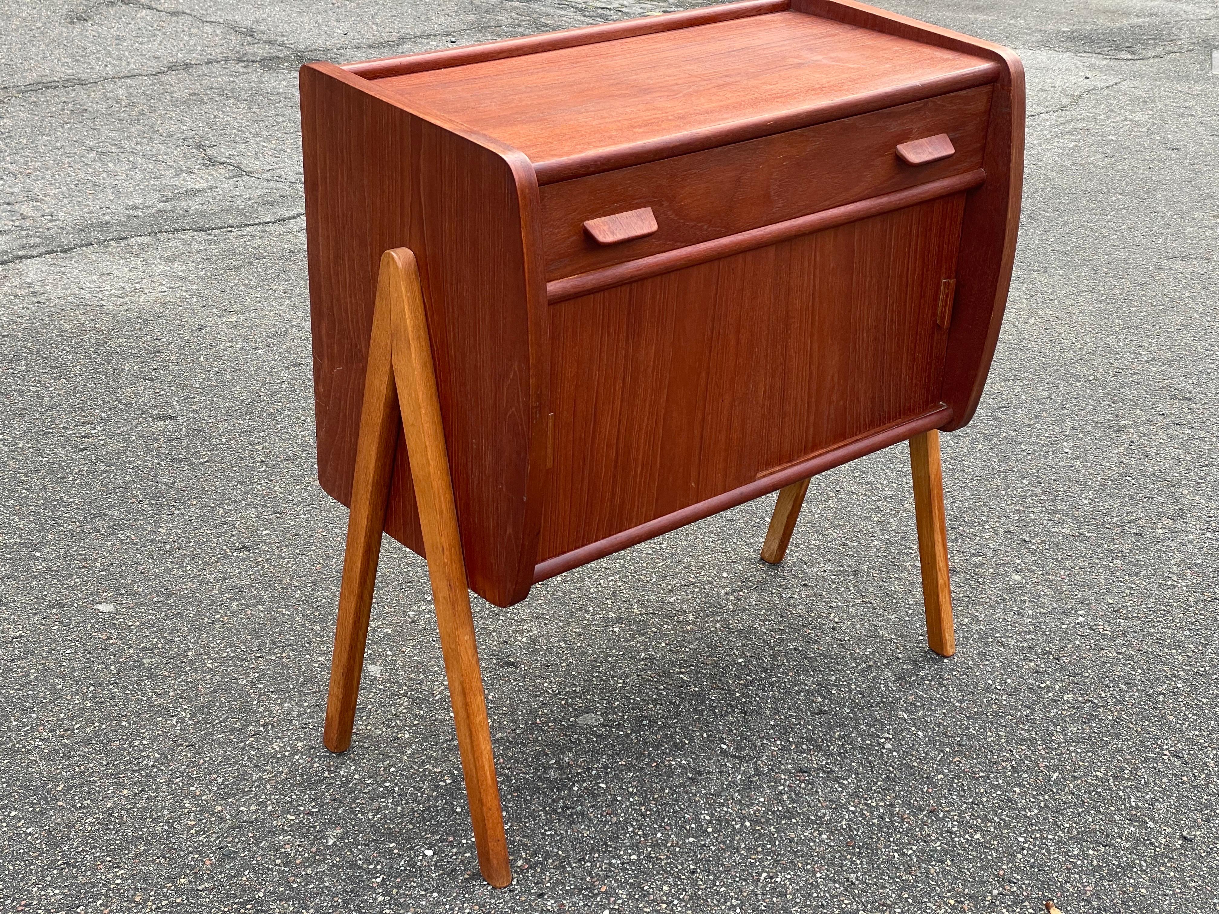 Piccola credenza danese in teak di Poul Volther del 1960 in vendita 3