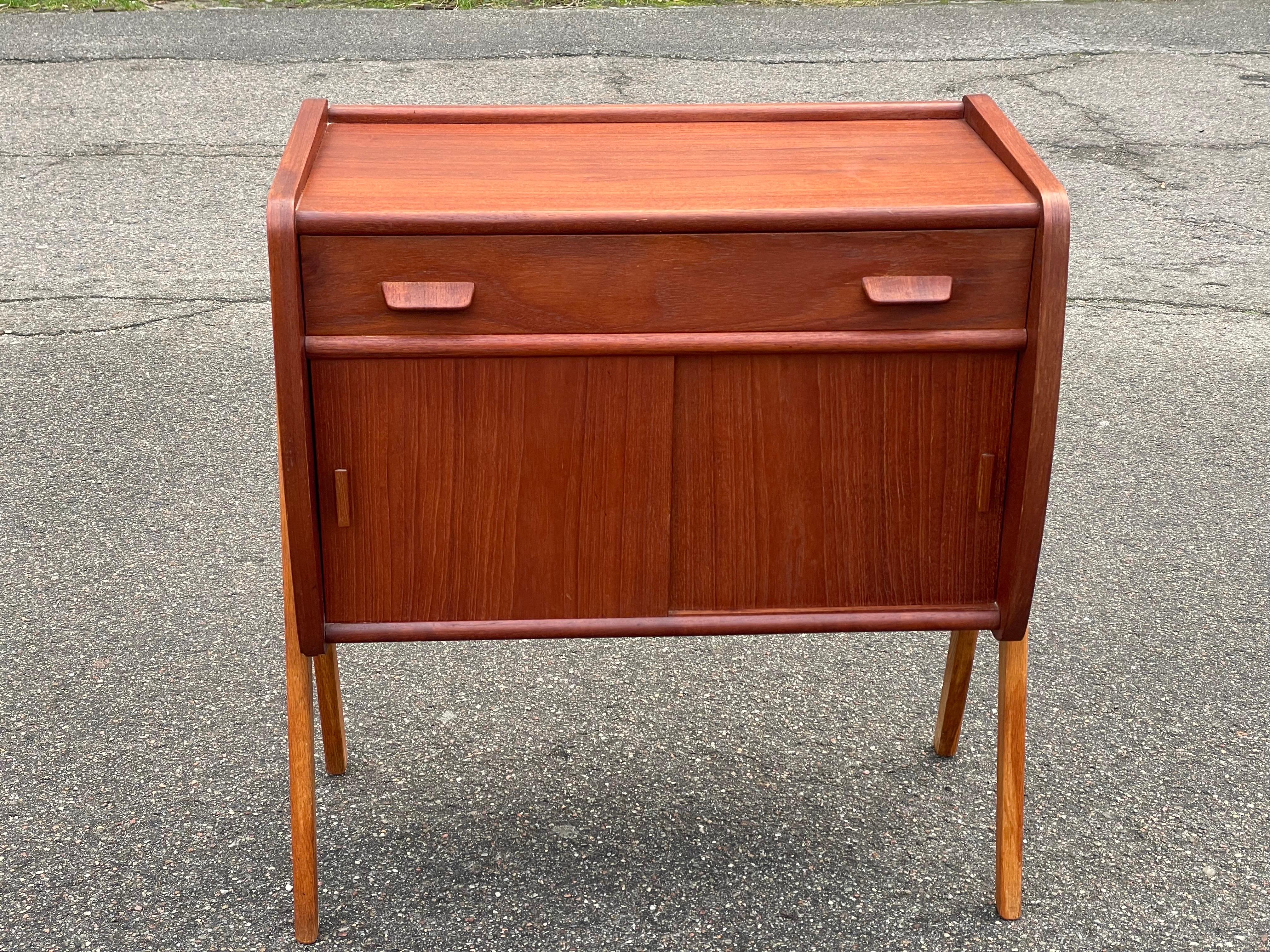 Piccola credenza danese in teak di Poul Volther del 1960 in vendita 4