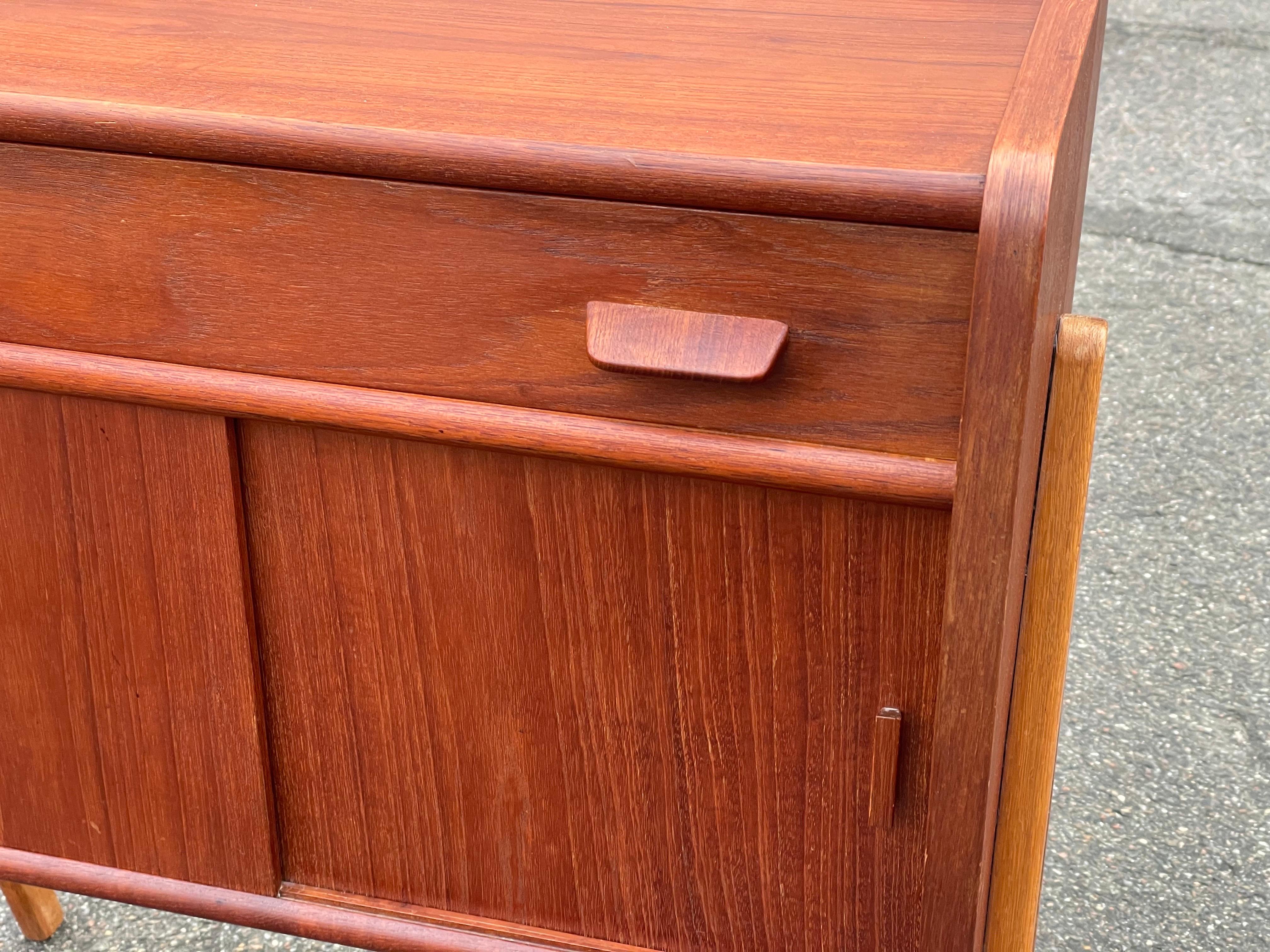Piccola credenza danese in teak di Poul Volther del 1960 In condizioni buone in vendita a Copenhagen, DK
