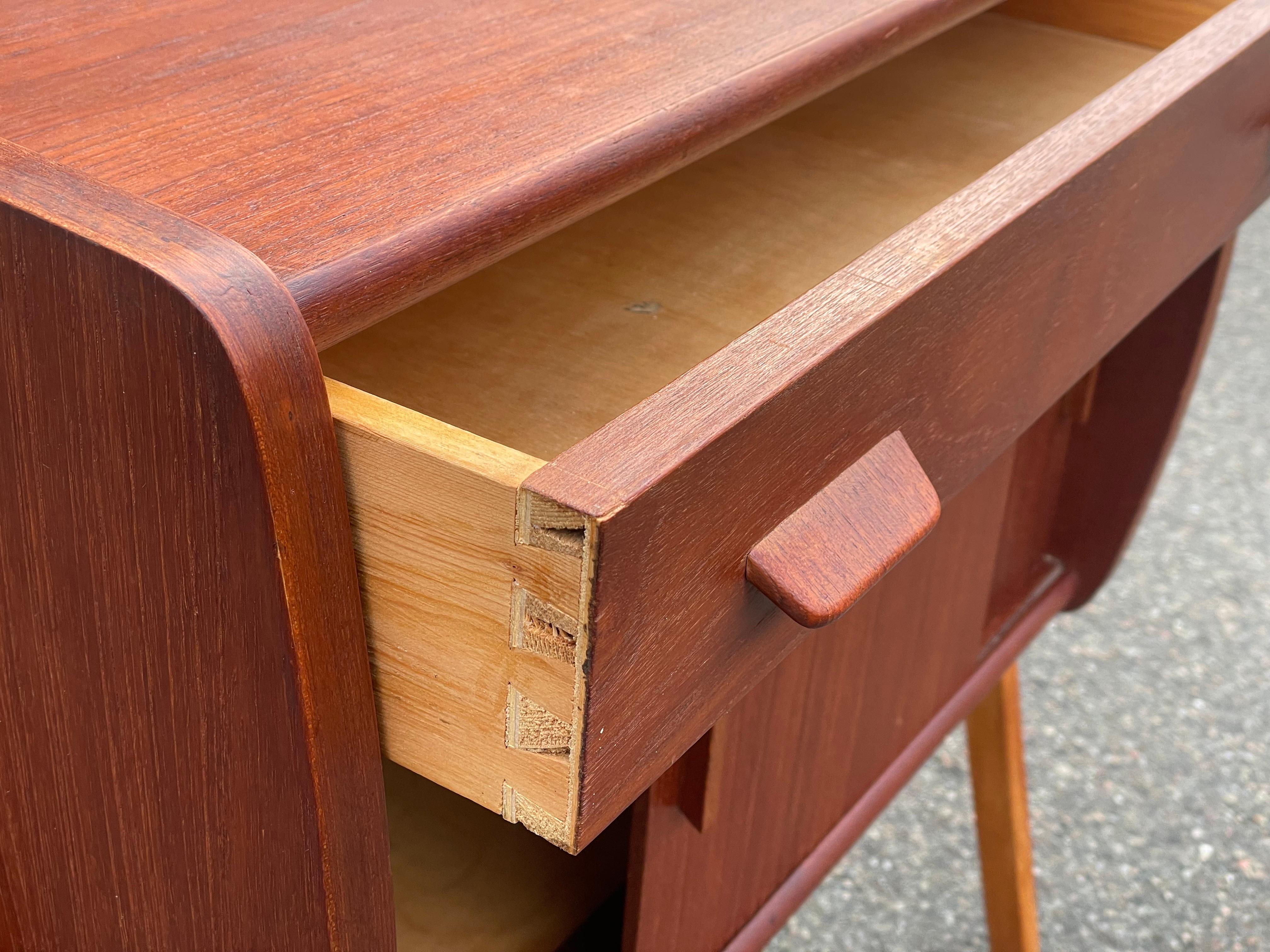 Teak Piccola credenza danese in teak di Poul Volther del 1960 in vendita