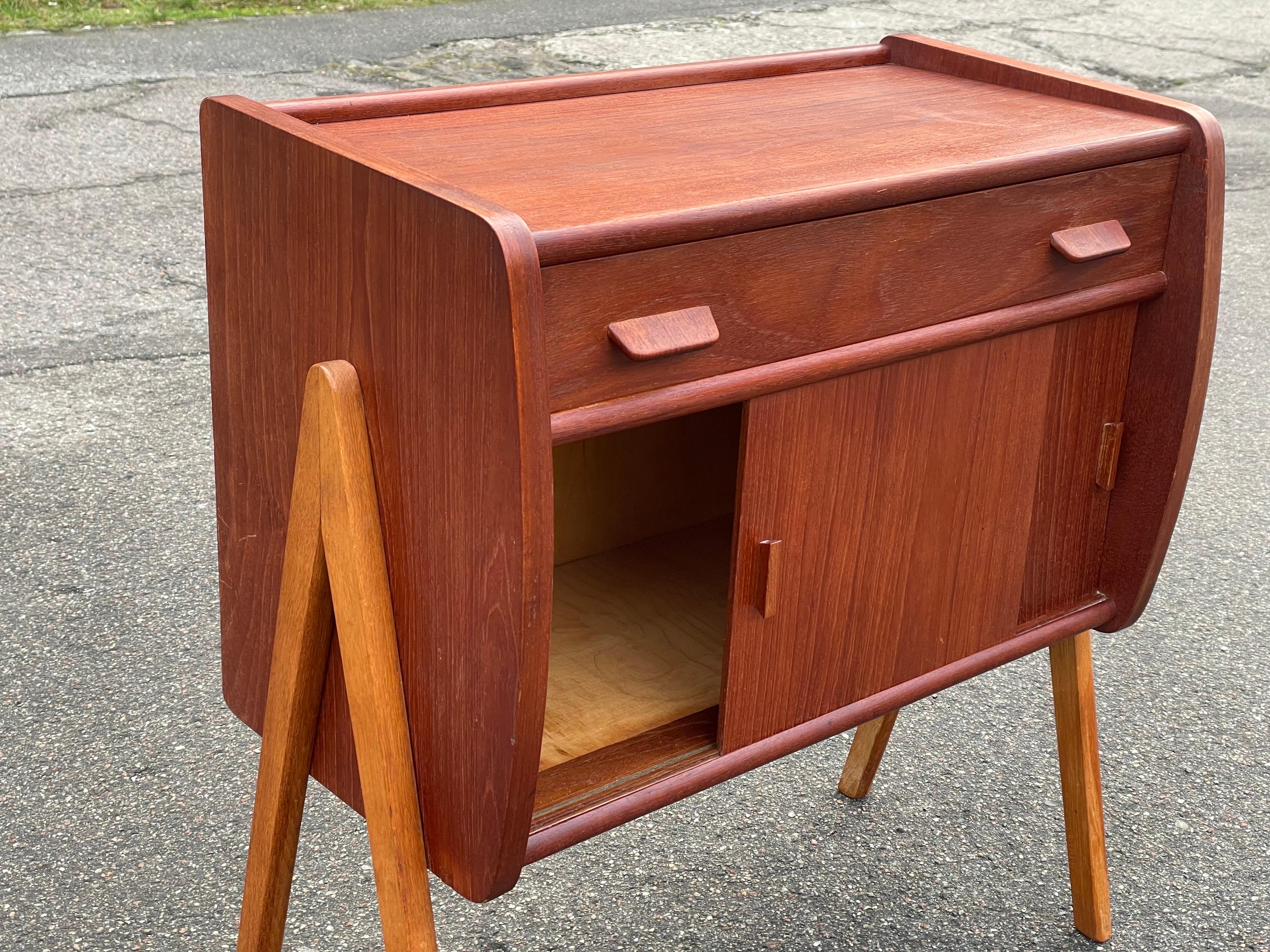 Piccola credenza danese in teak di Poul Volther del 1960 in vendita 1