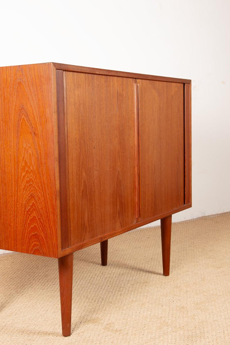 Small Danish teak sideboard model 42 by Kai Kristiansen, Feldballes Mobelfabrik. For Sale 5