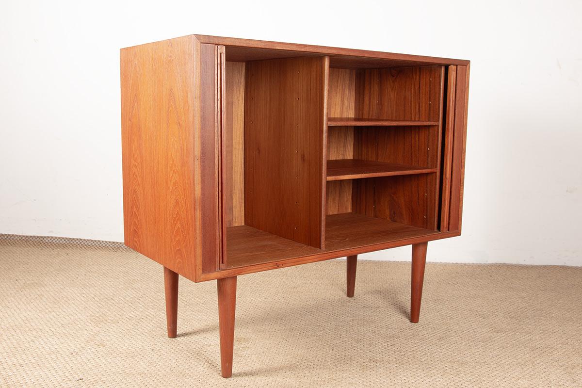 Small Danish teak sideboard model 42 by Kai Kristiansen, Feldballes Mobelfabrik. For Sale 10