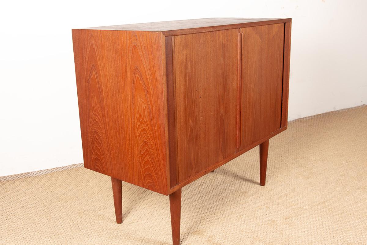 Small Danish teak sideboard model 42 by Kai Kristiansen, Feldballes Mobelfabrik. For Sale 2