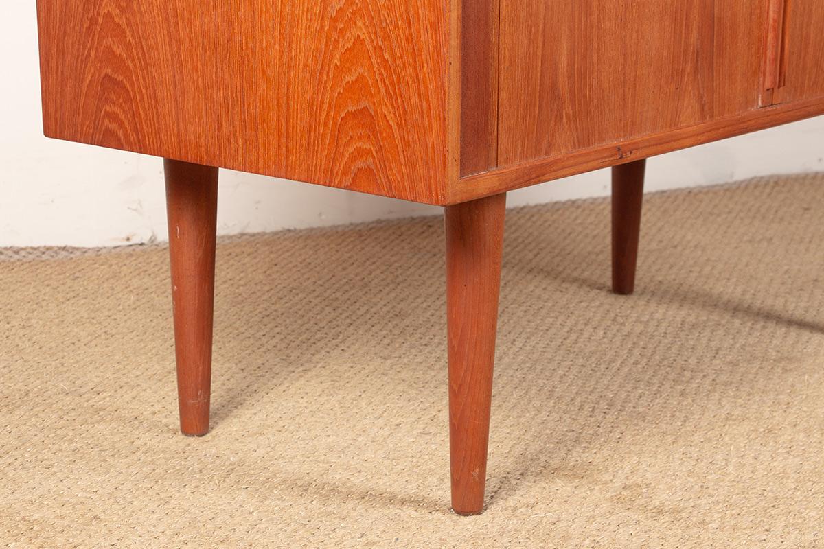 Small Danish teak sideboard model 42 by Kai Kristiansen, Feldballes Mobelfabrik. For Sale 3