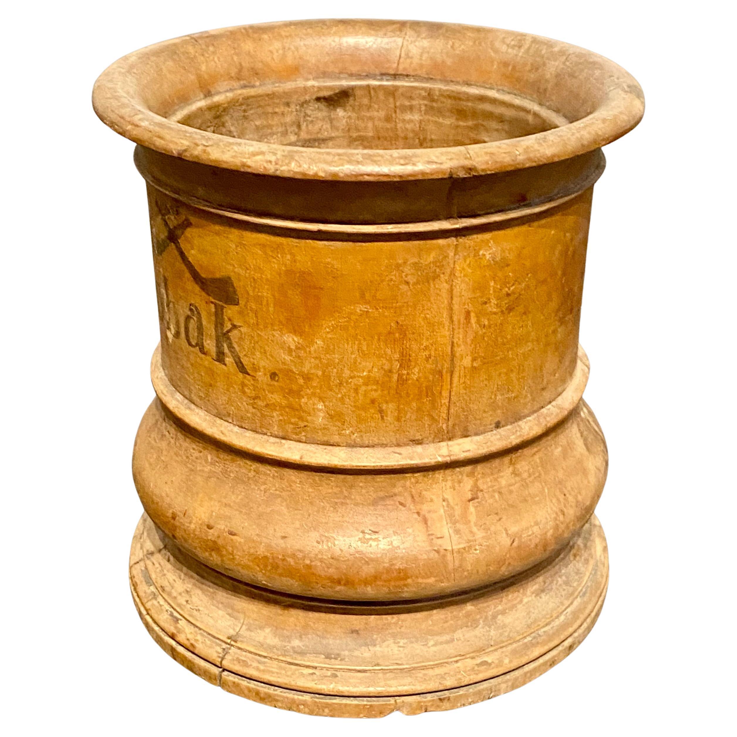 Arte popolare Piccolo vaso da tabacco danese in legno, 1800-1825 circa in vendita