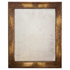 Petit miroir décoratif français du 19ème siècle en bois doré