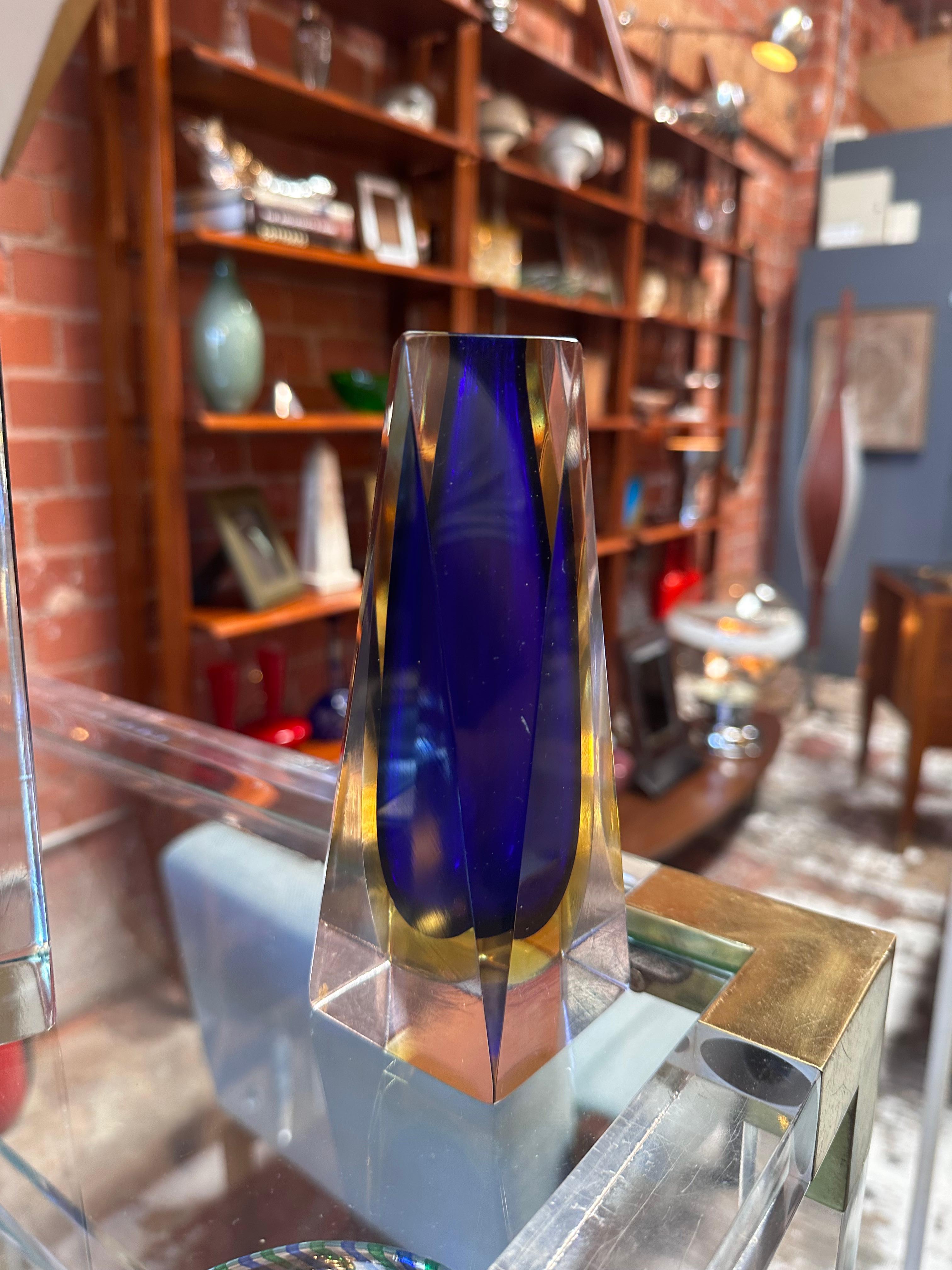 The Small Decorative Italian Murano Vase by Mandruzzato, crafted in the 1960s, is a remarkable example of Murano glass artistry. With its intricate design and rich colors, this vase captures the essence of Italian craftsmanship. The play of light on