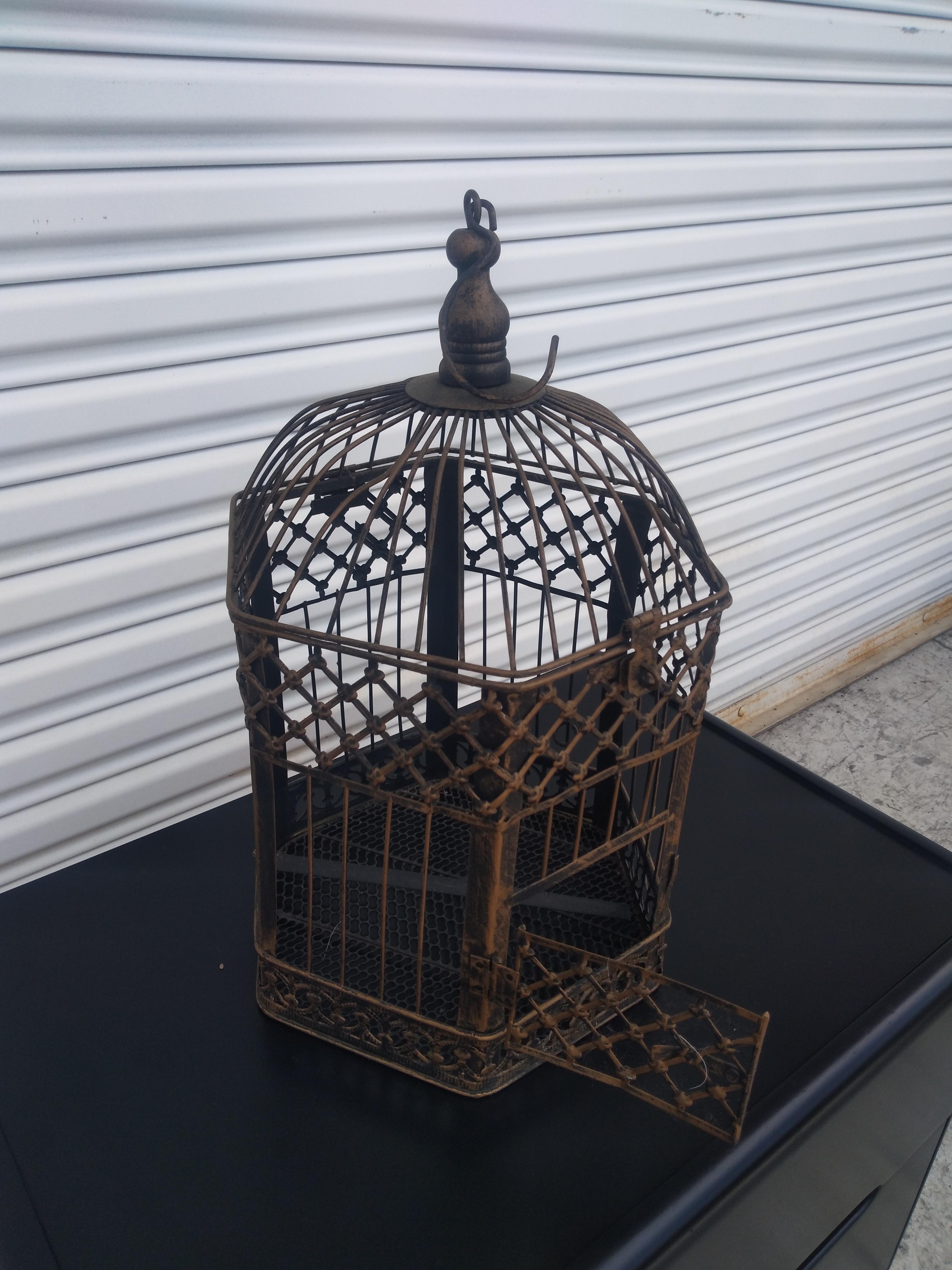 Américain Petite cage décorative à oiseaux en métal en vente