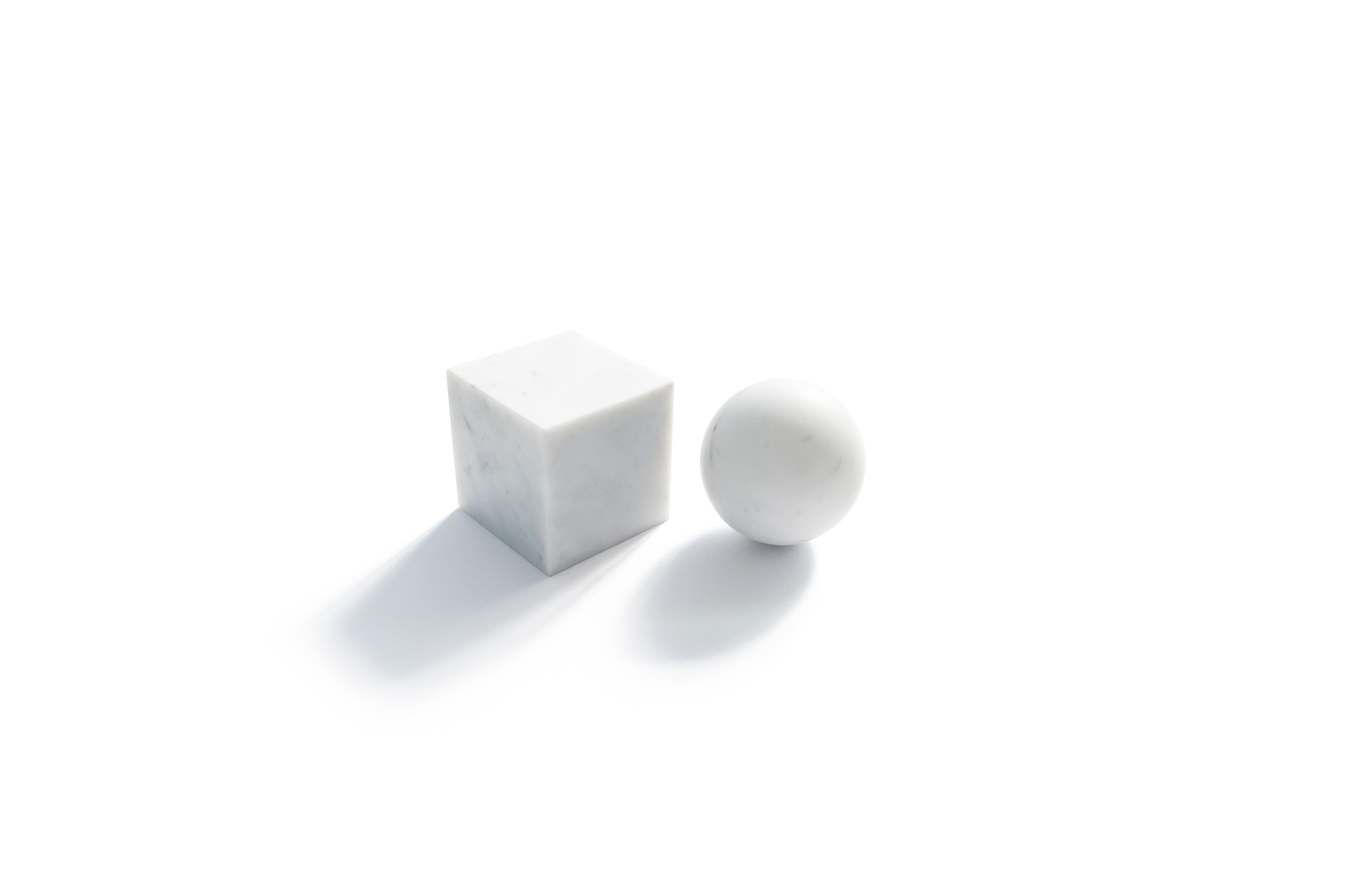 Hand-Crafted Handmade Small Decorative Paperweight Cube in White Carrara Marble For Sale