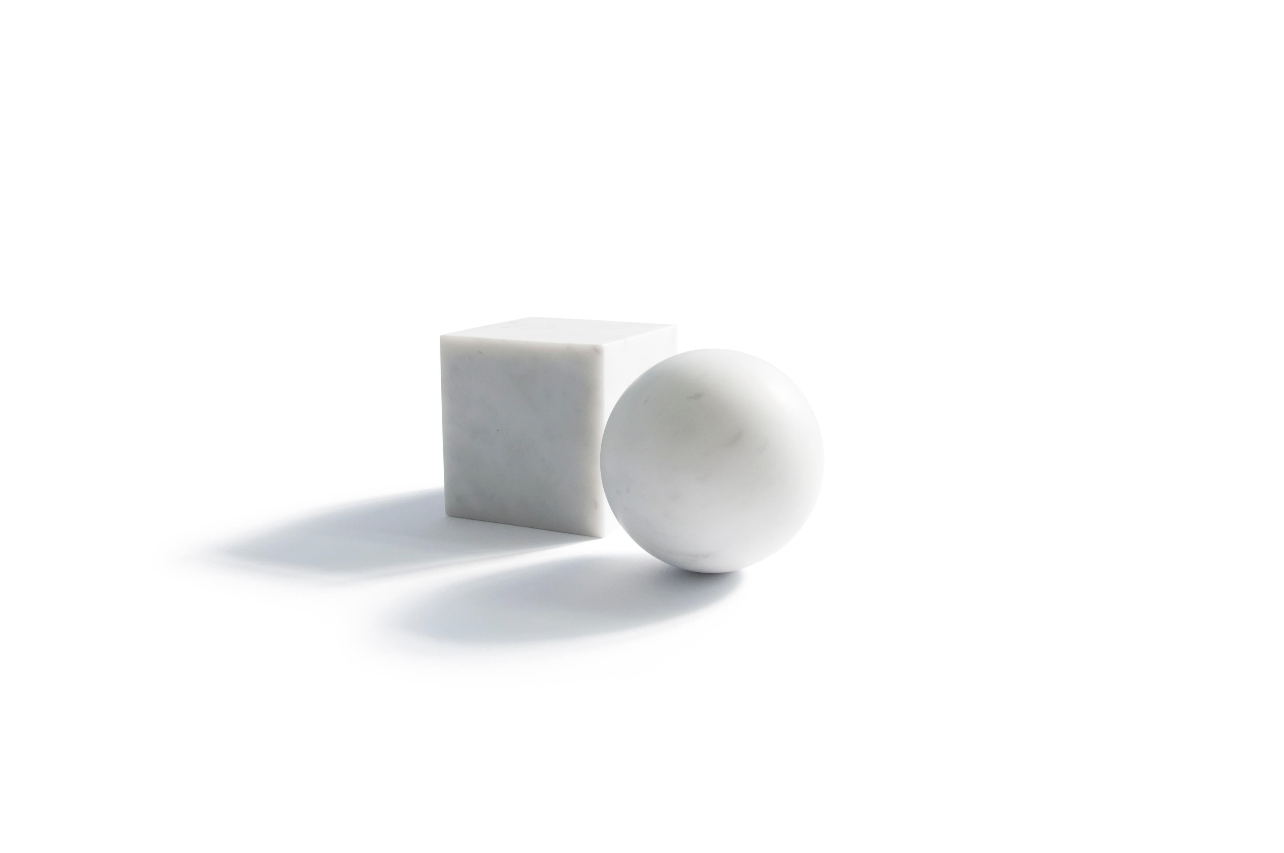 Contemporary Handmade Small Decorative Paperweight Cube in White Carrara Marble For Sale