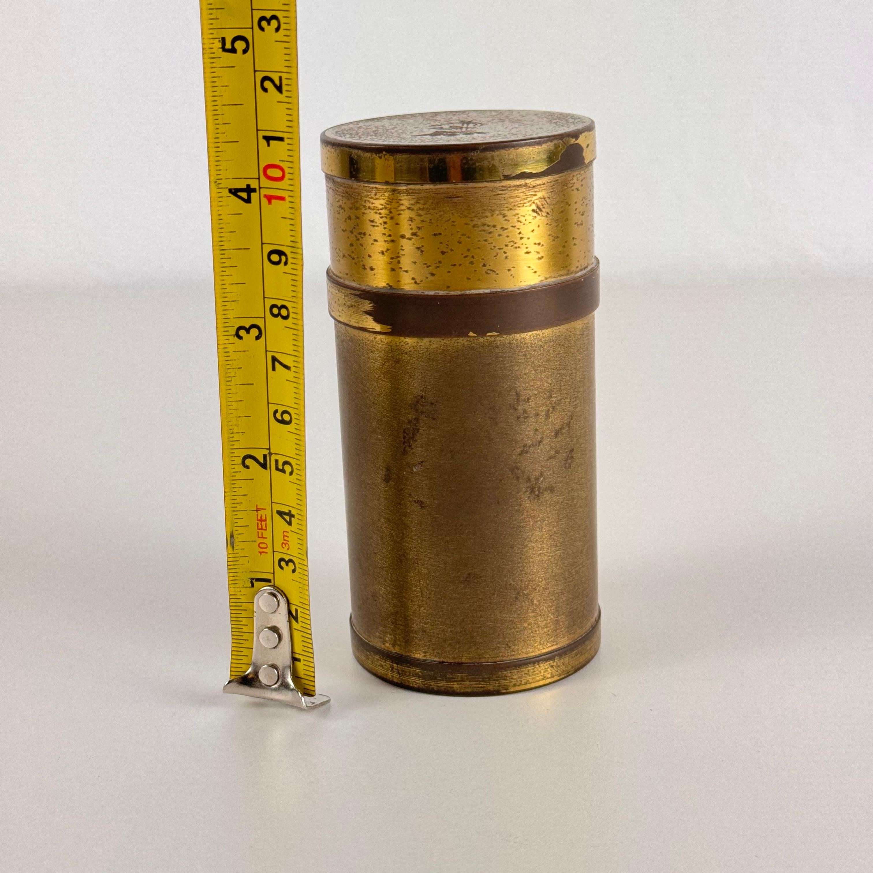 Small Decorative Round Brass Box by Gabriella Crespi, 1960s, Signed In Good Condition For Sale In Bagnolo Mella, Brescia