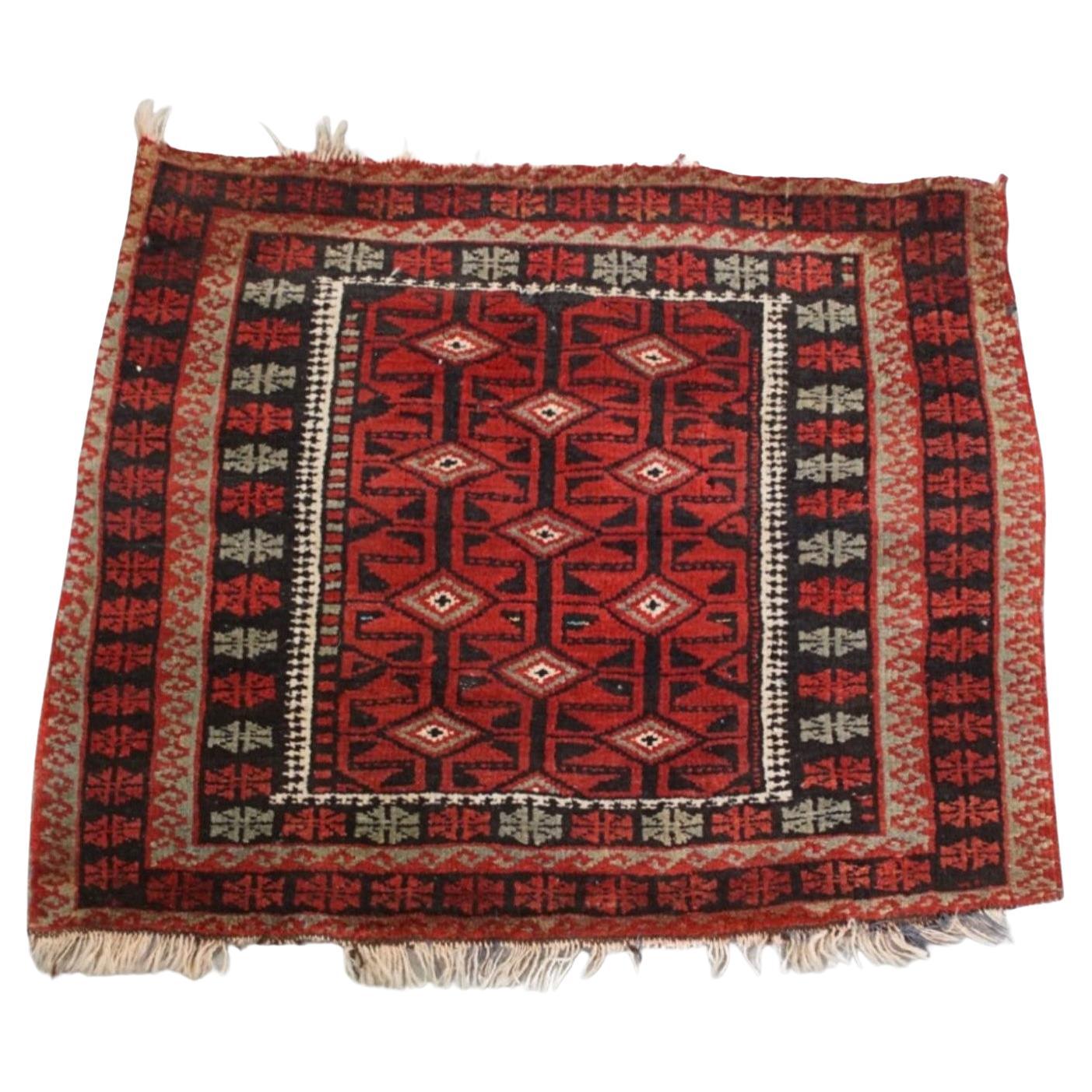 Kleiner Deko-Teppich - Hauptsächlich Rot - 65 x 71 cm im Angebot