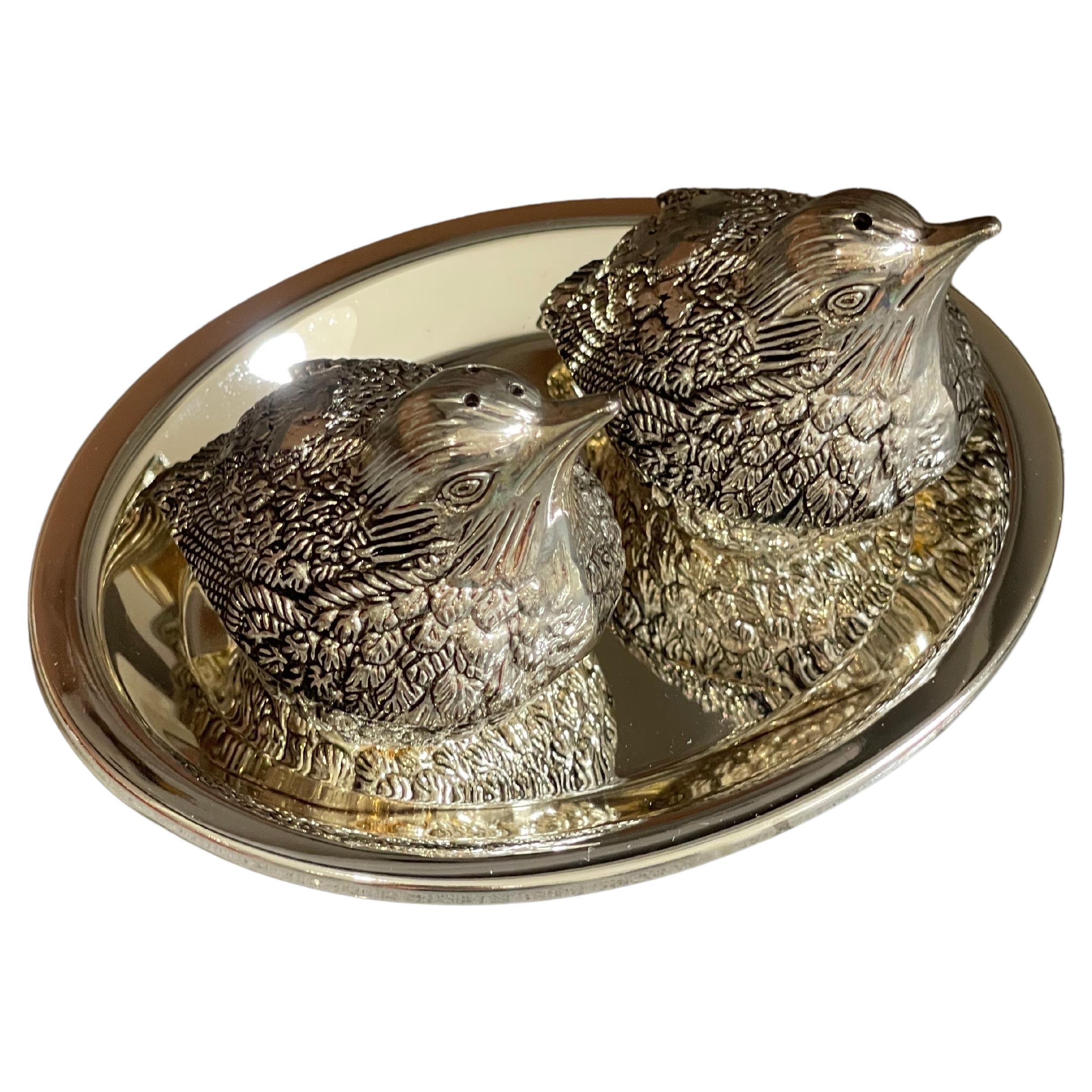 Ein Paar antike Salzstreuer mitliver Quail-Vogeln, dekorativer Salzstreuer & Tablett, Paar