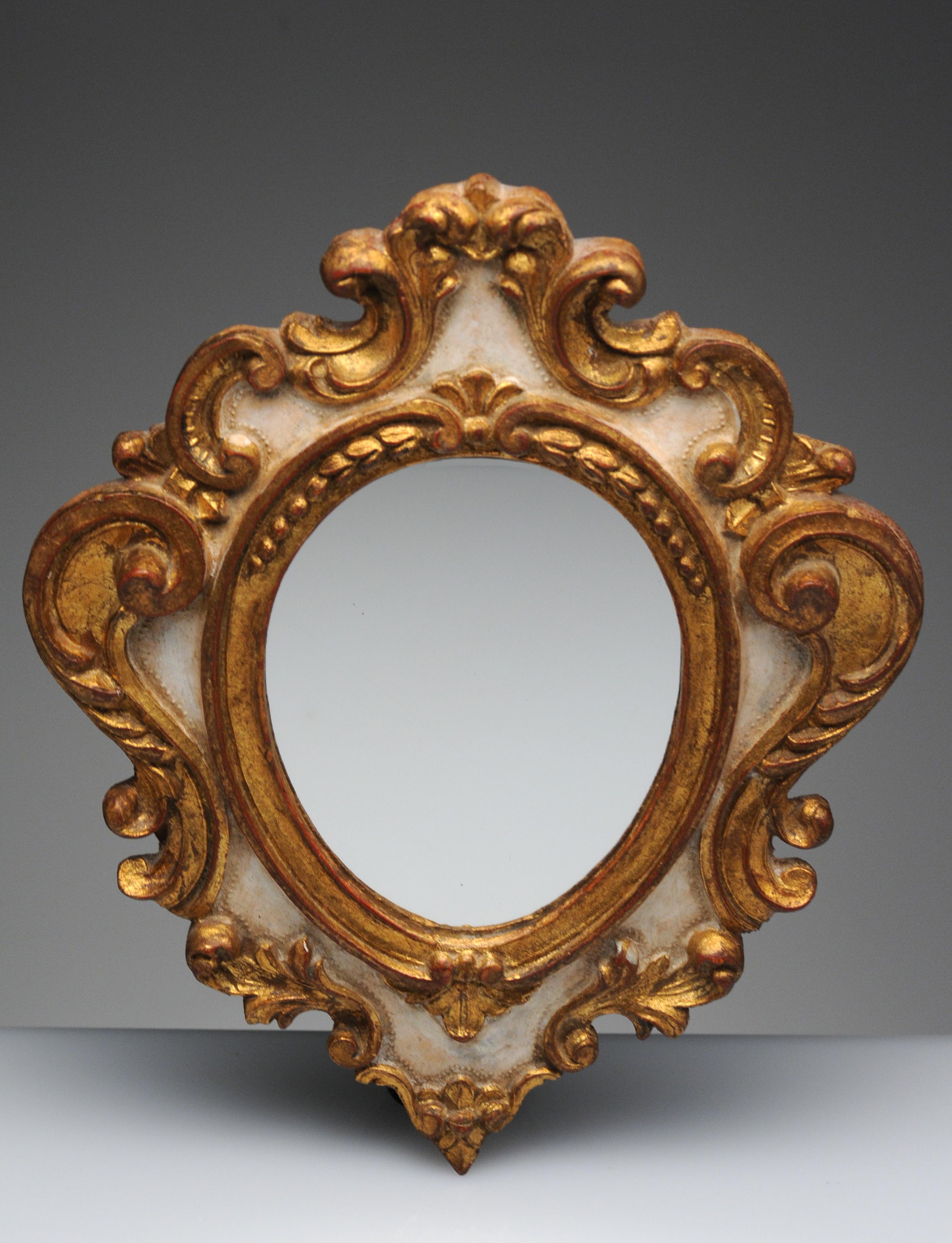 Appealing decorative handmade Venetian mirror. Mirror is in excellent condition and measures 15