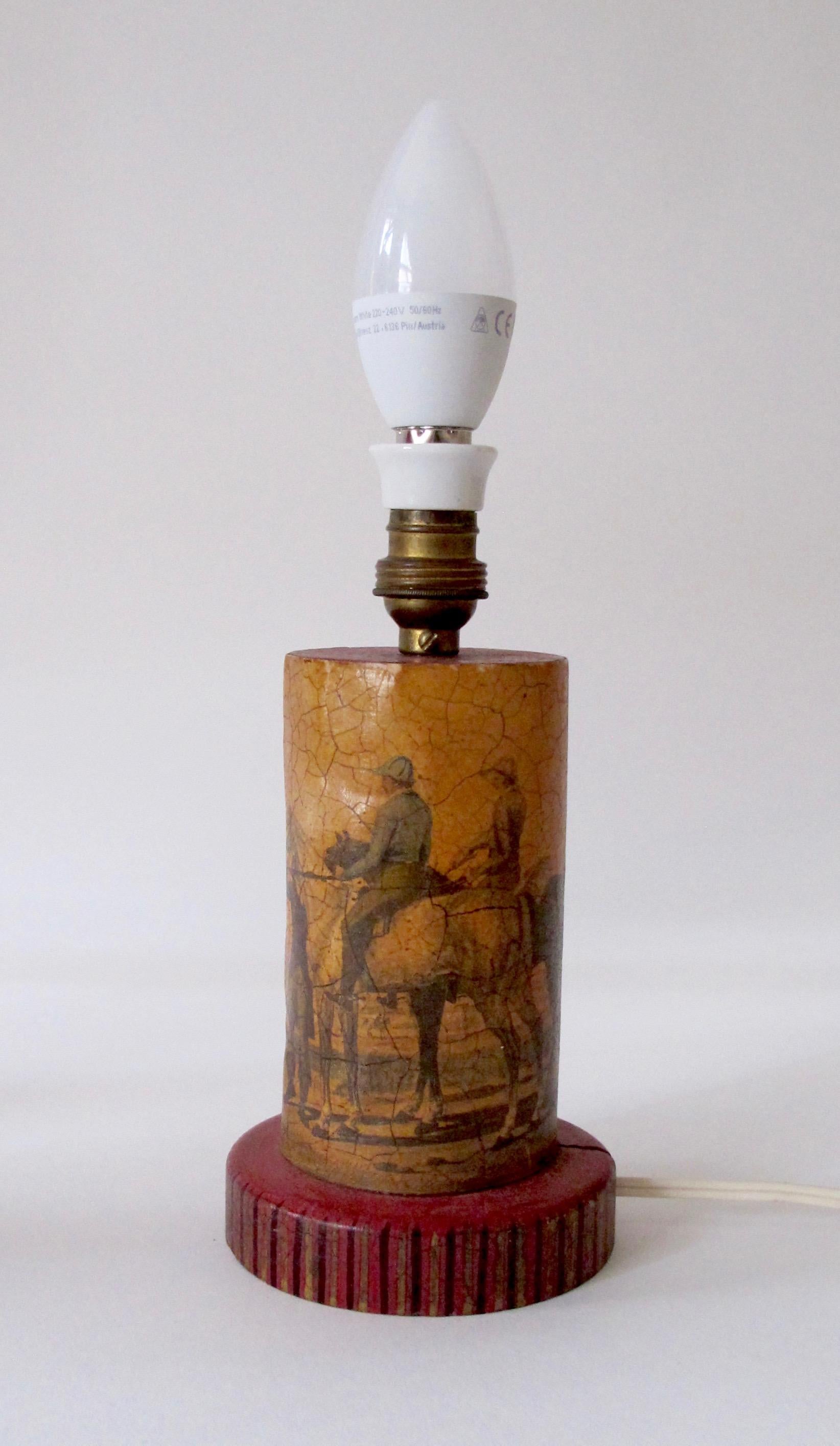 Petite lampe de table à découper de style Hollywood Regency en vente 3