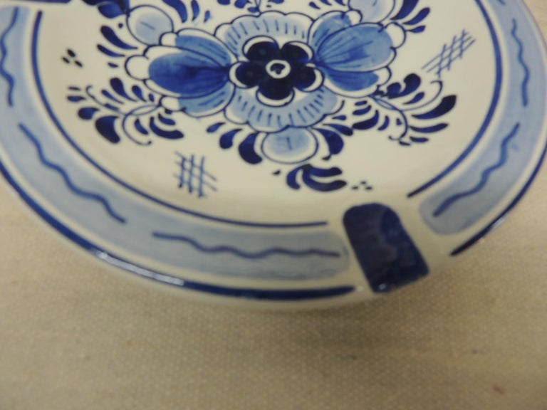 Small delft round blue and white Ashtray
Deep blue floral pattern, hand painted.
Size: 6.5” D x 1” H.
   