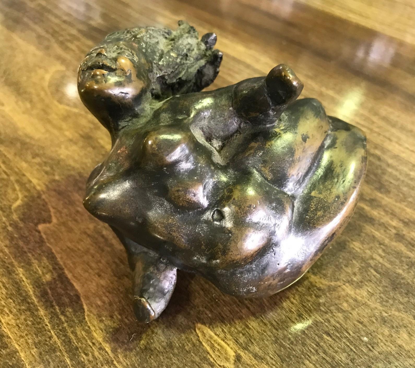 Small Delightful Bronze Modern Sculpture of Laughing Smiling Nude Woman In Good Condition In Studio City, CA