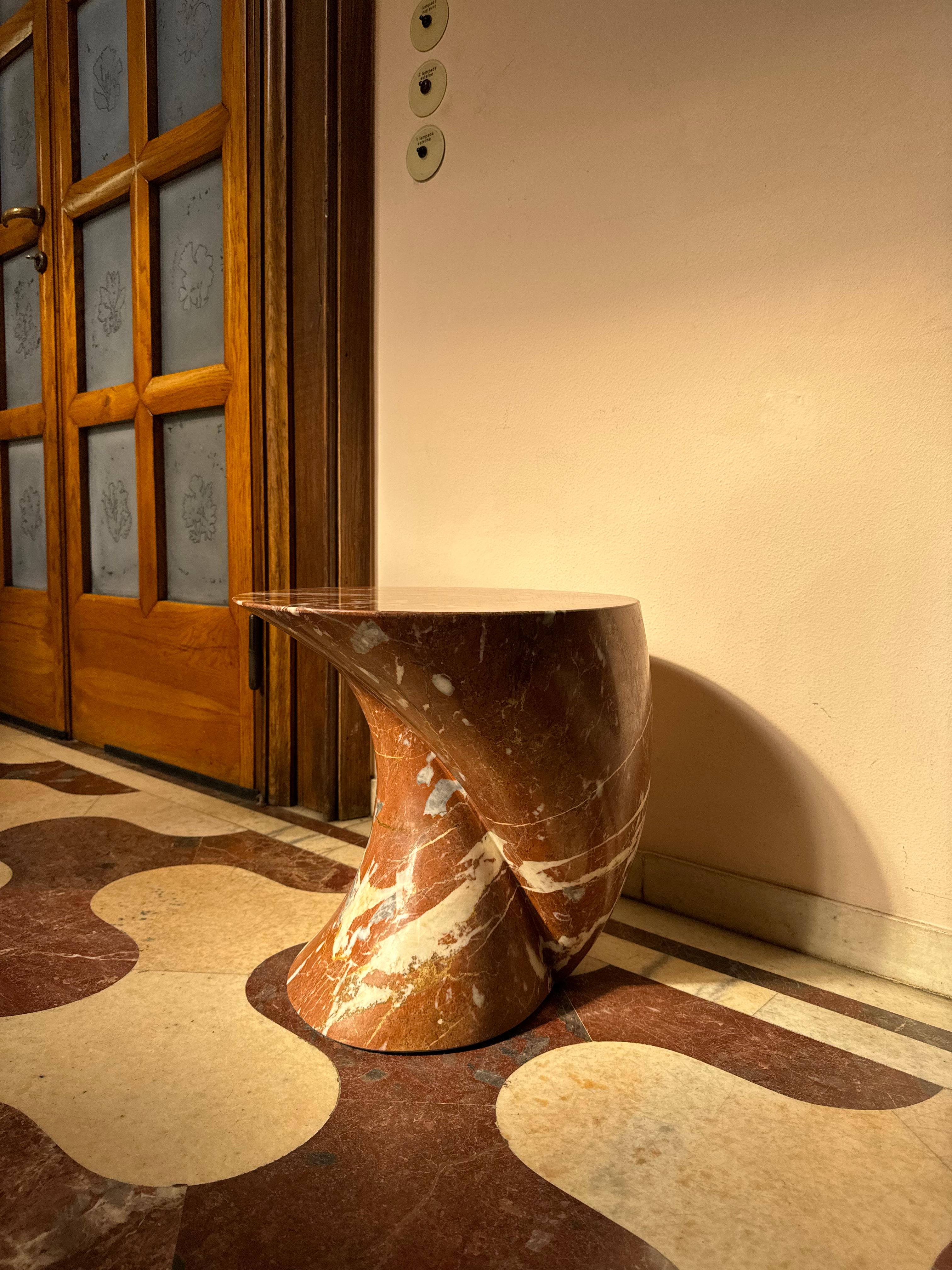 Small Departed Marble Side Table by Studio TOOJ In New Condition For Sale In Geneve, CH