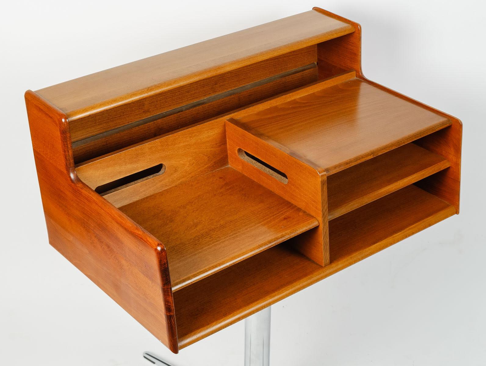 Kleiner Schreibtisch, 1970. (Moderne der Mitte des Jahrhunderts) im Angebot
