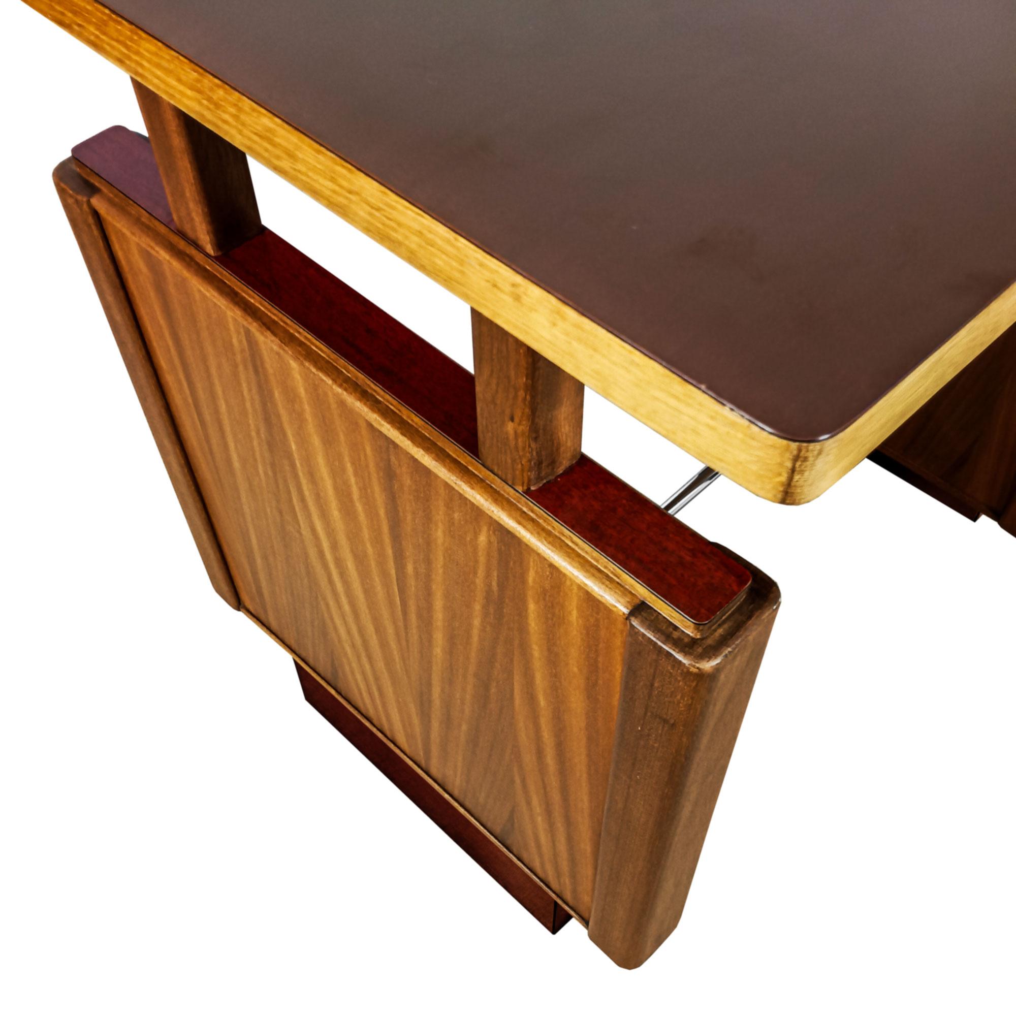 Kleiner Schreibtisch aus massivem Sapeleholz - Frankreich 1960 im Angebot 4