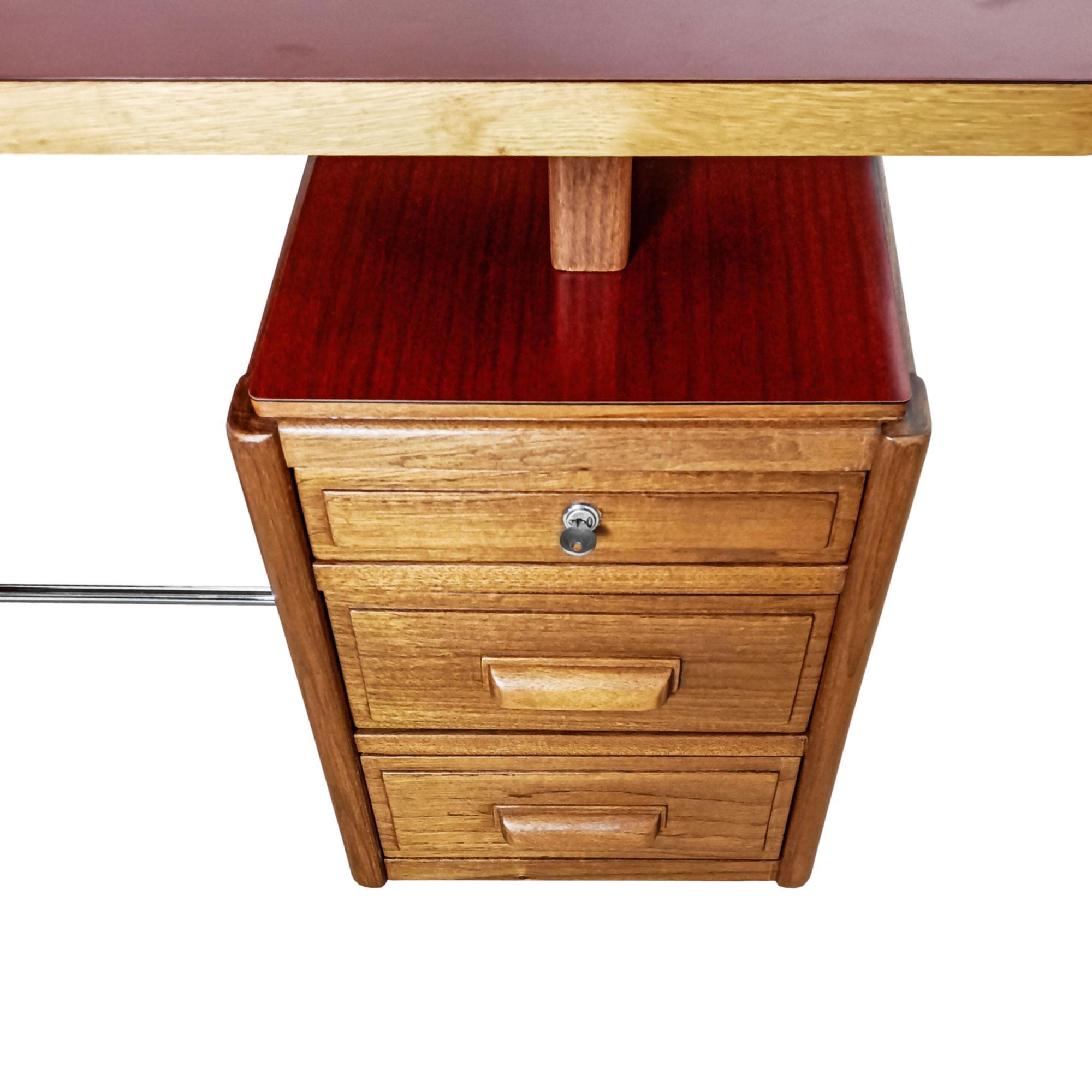 Kleiner Schreibtisch aus massivem Sapeleholz - Frankreich 1960 im Angebot 5