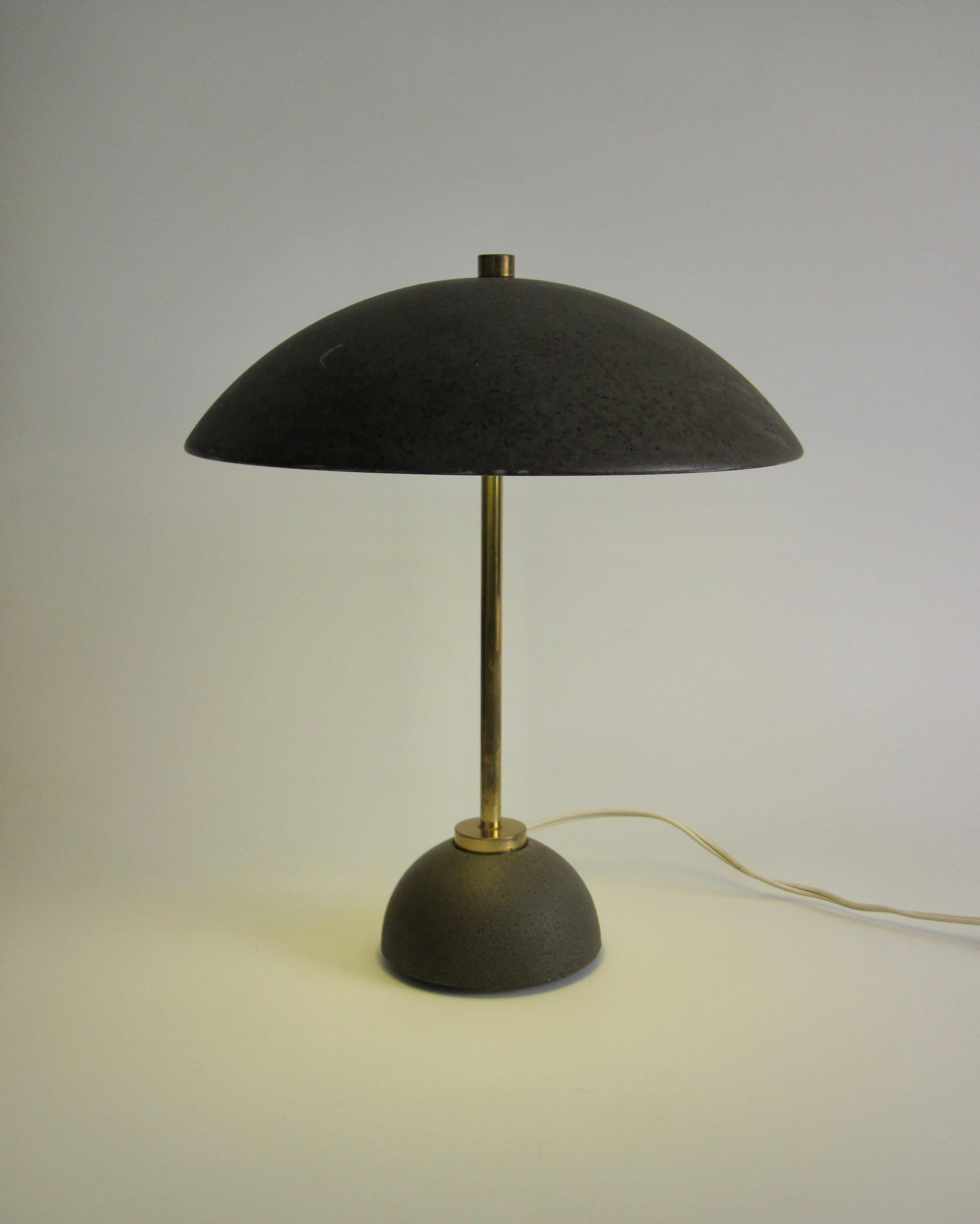 Lámpara de escritorio pequeña de Piotr Sierakowski para Koch & Lowy Moderno de mediados de siglo en venta