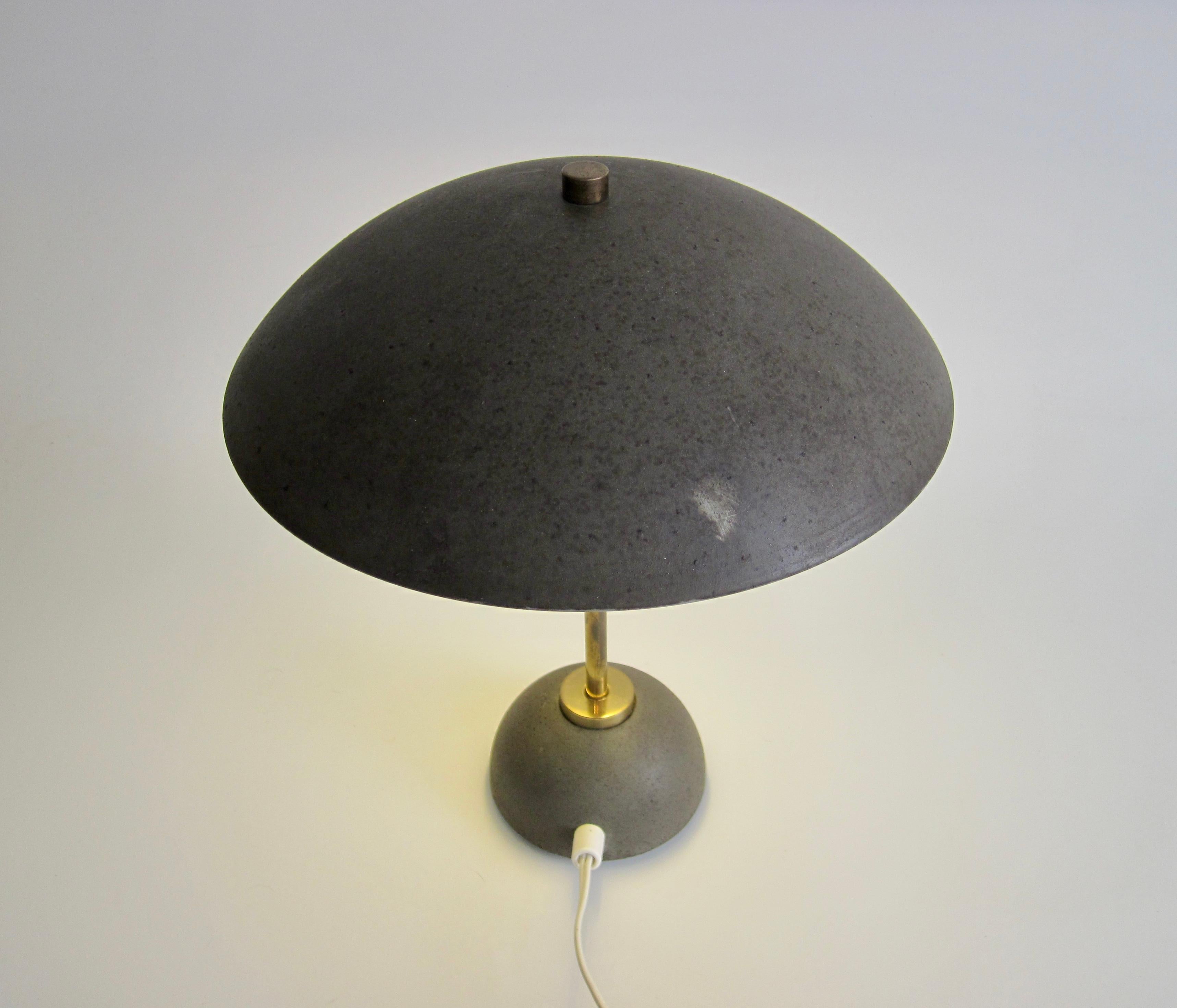 20ième siècle Petite lampe de bureau de Piotr Sierakowski pour Koch & Lowy en vente