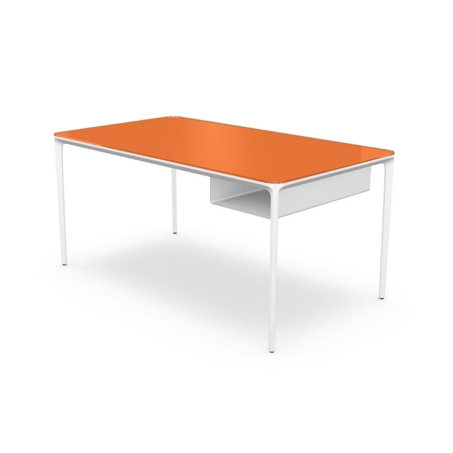 Moderner moderner kleiner Schreibtisch mit orange lackierter Glasplatte und weißem Rahmen, hergestellt in Italien (Italienisch) im Angebot