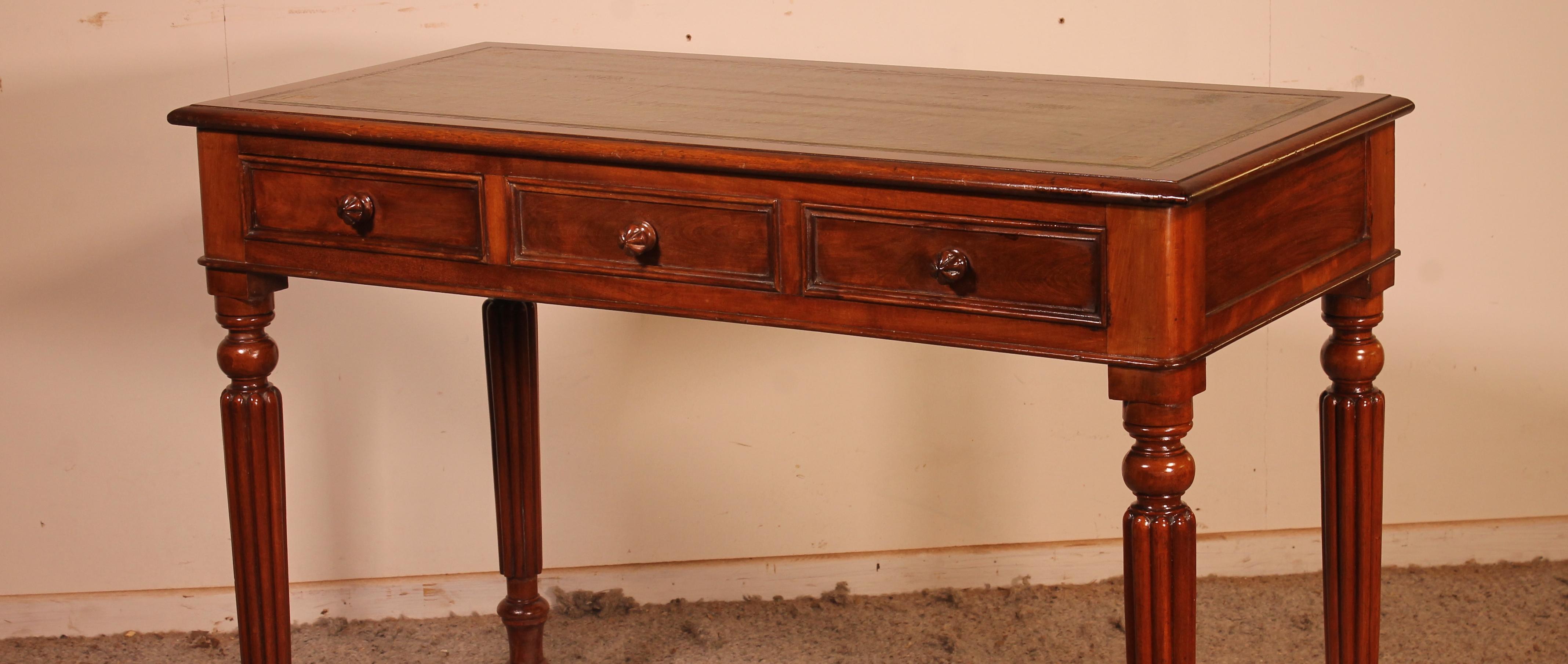 Victorian Small Desk / Writing Table Inmahogany from the 19th Century
