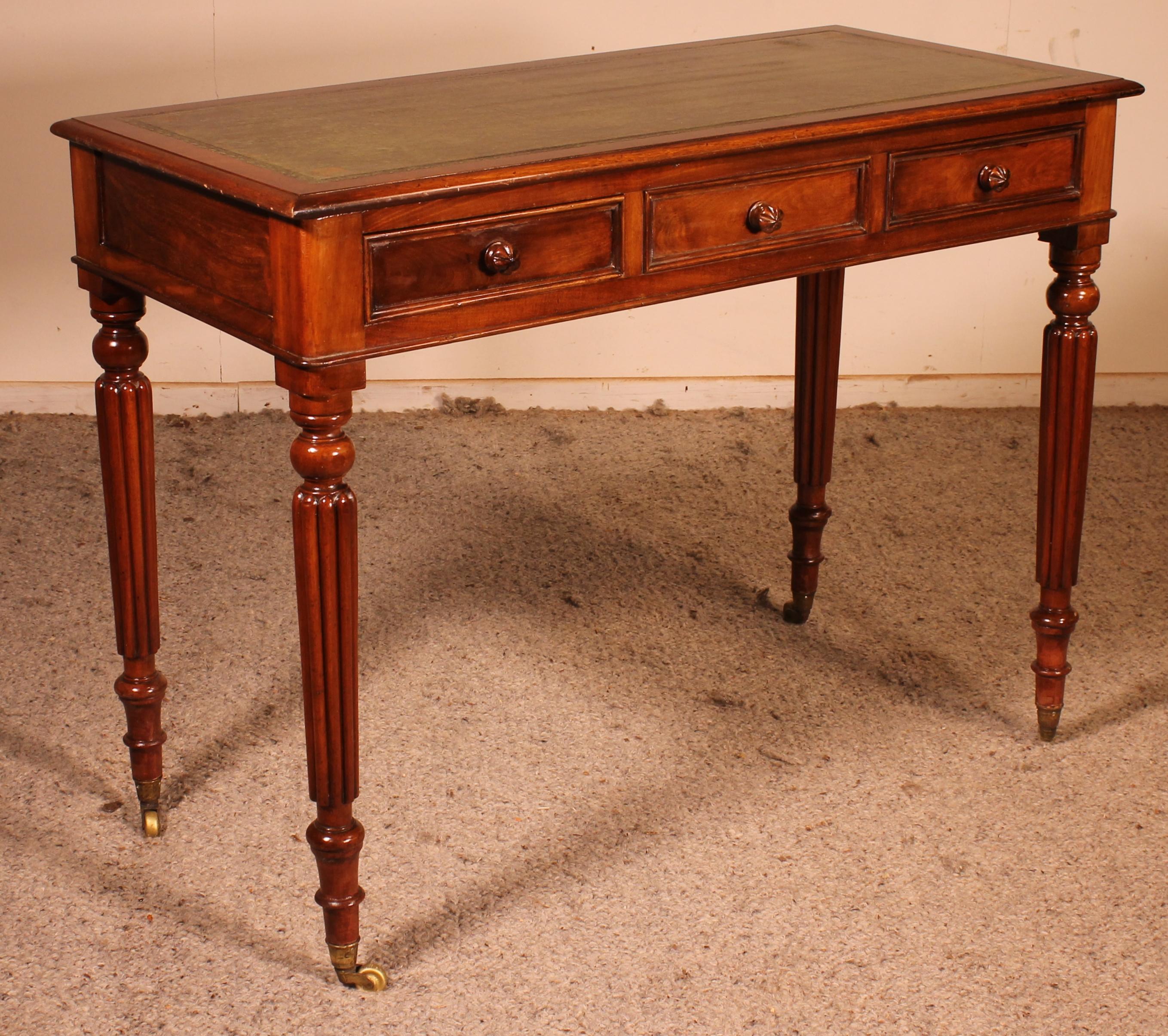 Small Desk / Writing Table Inmahogany from the 19th Century 1