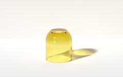 Mesa auxiliar pequeña Dew Drop de resina translúcida cristalina, por Ian Cochran