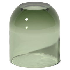 Petite table d'appoint Dew Drop en résine translucide Deep Olive, par Ian Cochran