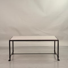 Mesa de centro pequeña "Diagramme" de bronce oscuro y piedra caliza de Design Frères