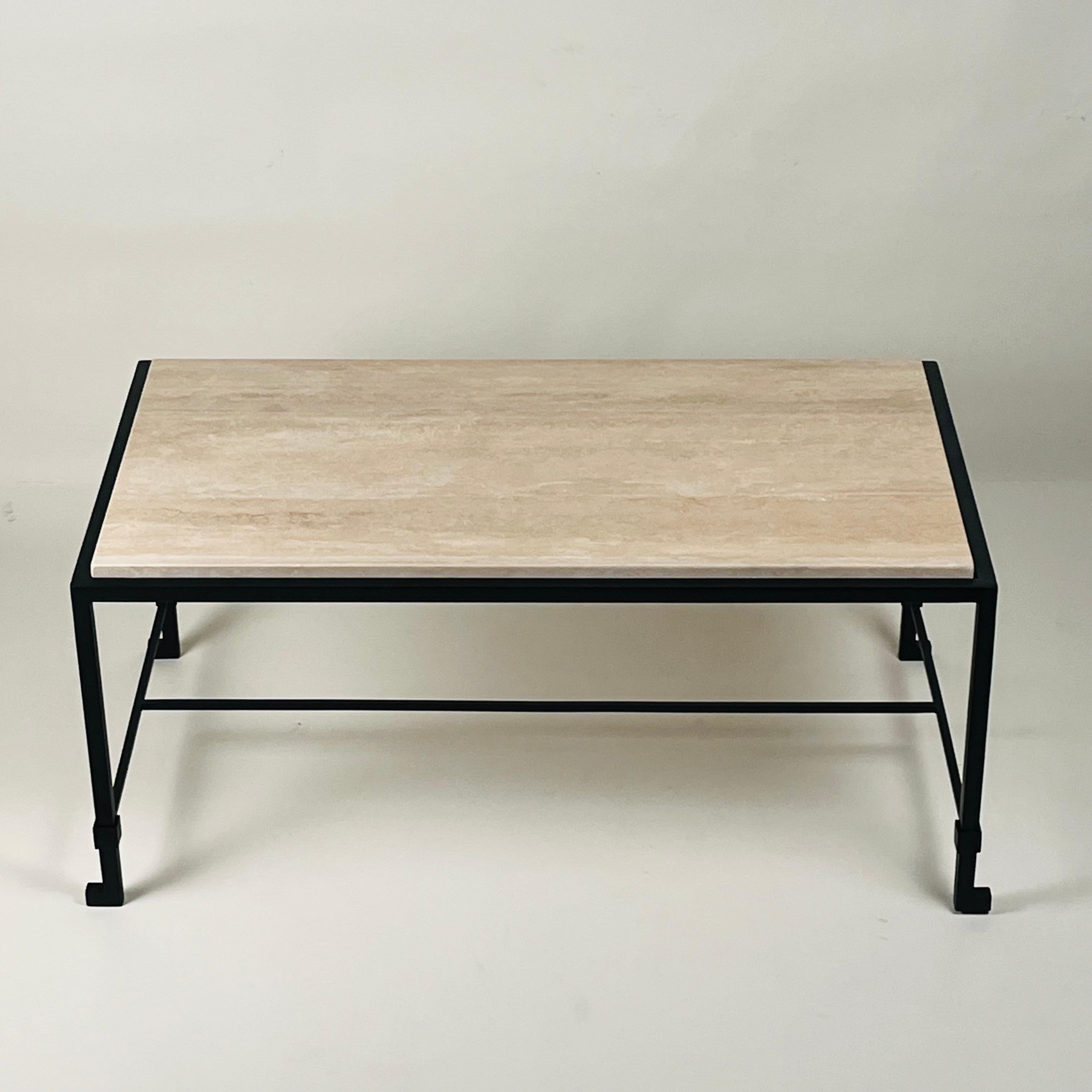 Couchtisch „Diagramme“ aus Schmiedeeisen und Travertin (Moderne) im Angebot