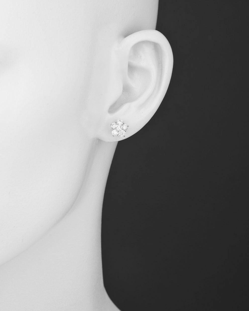 Like stars in the night sky, the Astra collection has an eternal sparkle. Thanks to a specific dimensional arrangement of round brilliant-cut diamonds, each cluster is designed to radiate light. These Astra stud earrings are handmade in