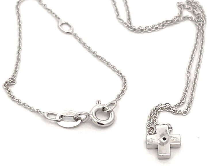 Small Diamond Cross Necklace in 18k White Gold For Sale at 1stDibs