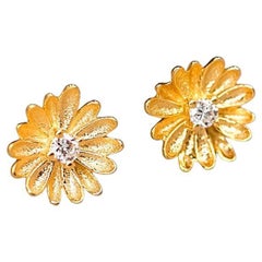 Clous d'oreilles Marguerites Flower en or jaune 18 carats avec petits diamants