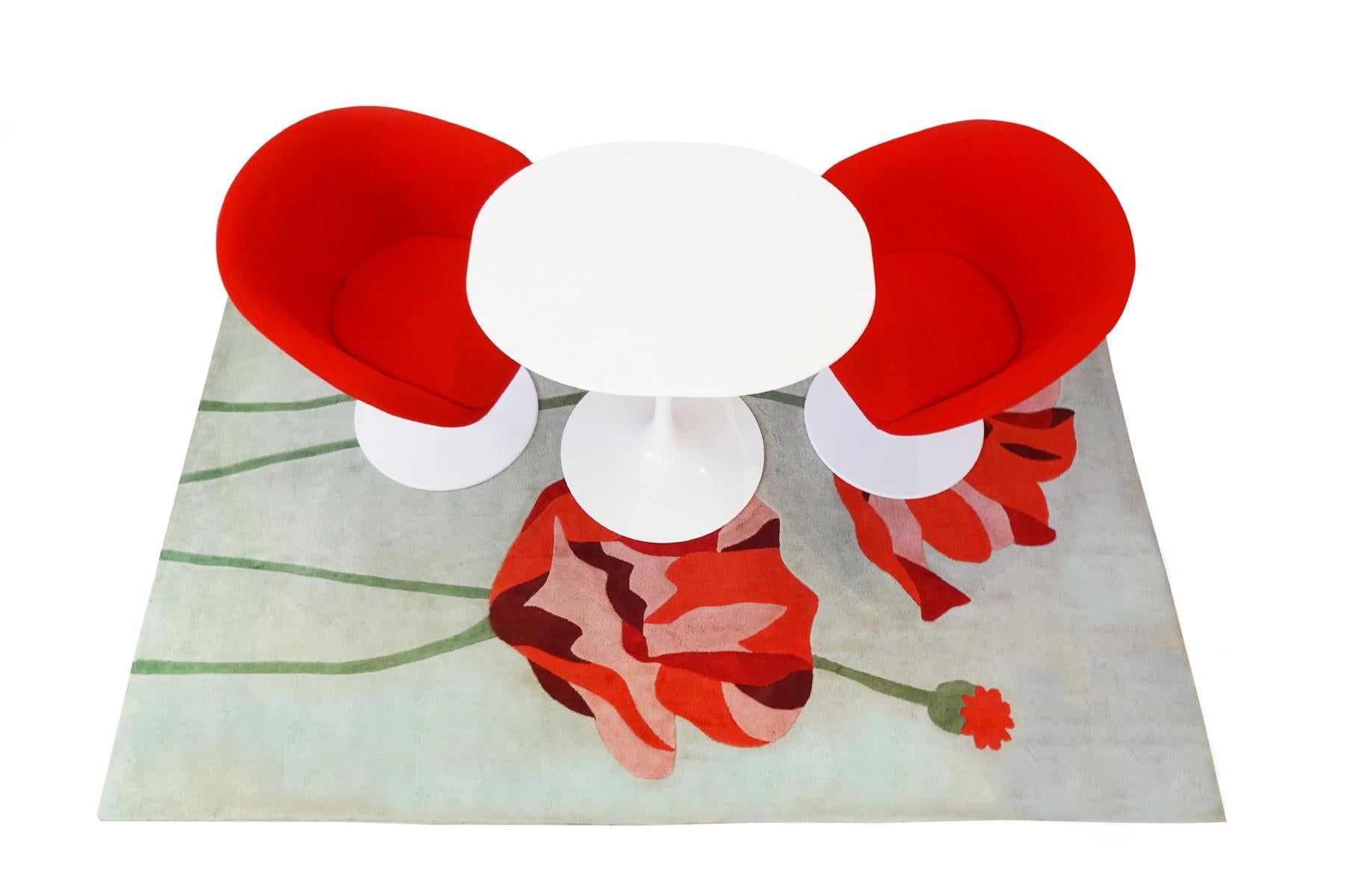 Eero Saarinen Knoll Studio table ‘breakfast’ set comprising side table, chairs and rug

A classic pre-owned and cherished Knoll Studio Eero Saarinen small white breakfast table matched with two poppy red Arper swivel dining chairs and poppy