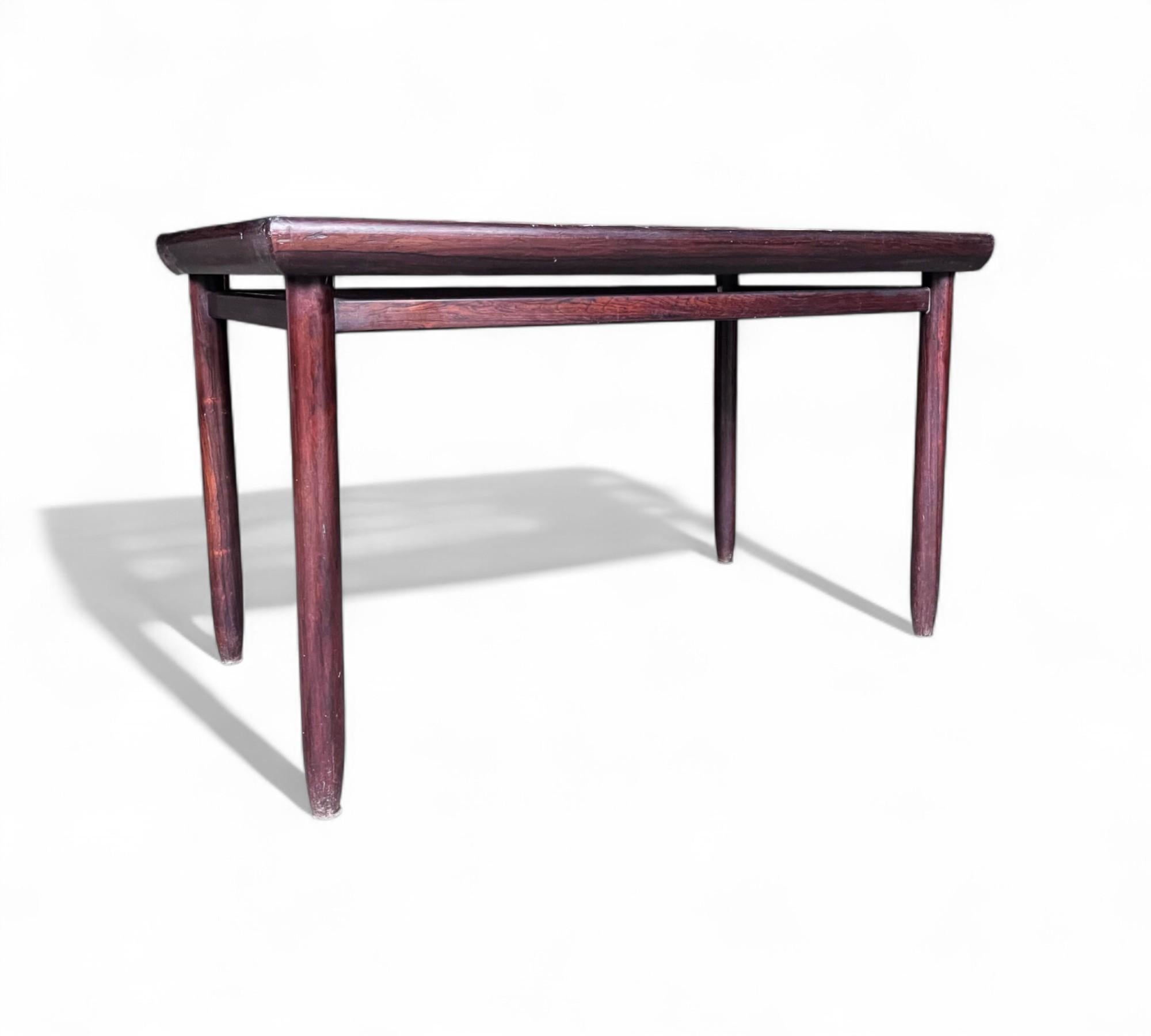 Mesa de comedor pequeña en madera noble, Jorge Jabour, años 60 - Lote 652 en venta 4